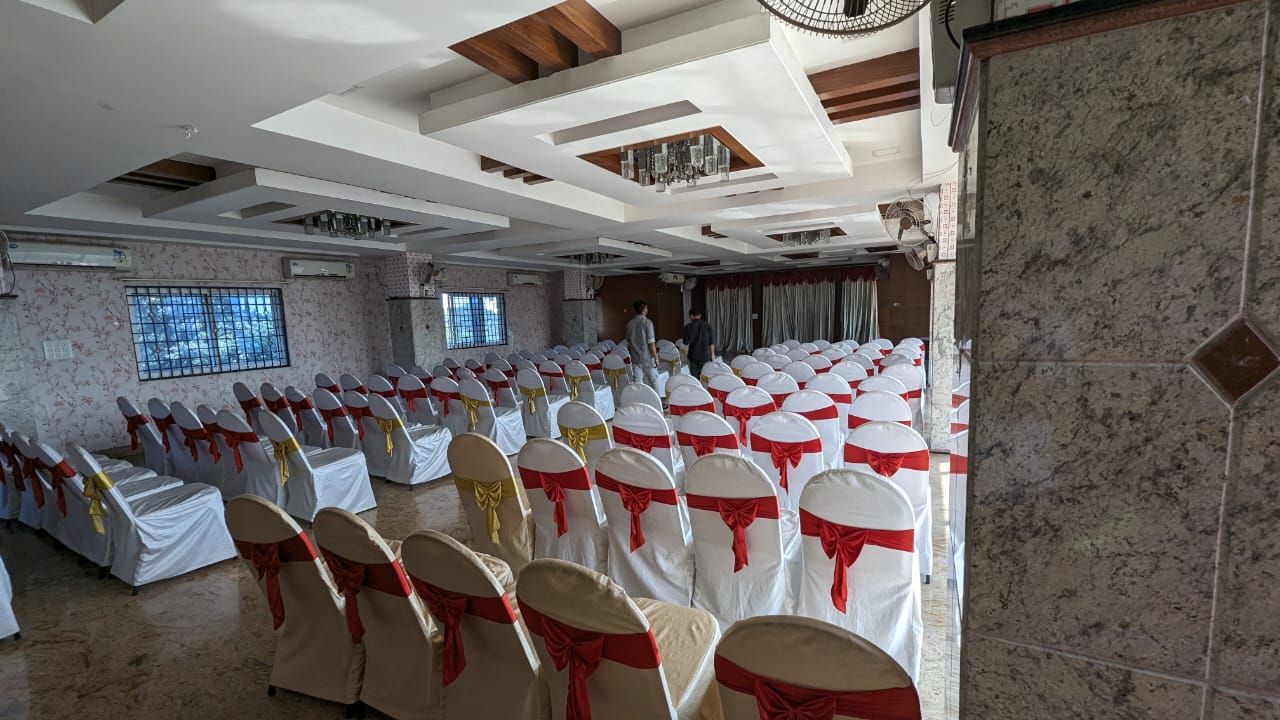 Kanaka Party Hall — Banquet Hall in Bangalore (on-site parking, in-house decoration, bar service available, 100–150 guest capacity)