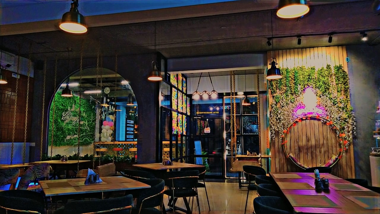 Baileys Cafe and Restaurant — Restaurant in Bangalore (on-site parking, in-house decoration, DJ permitted, bar service available)