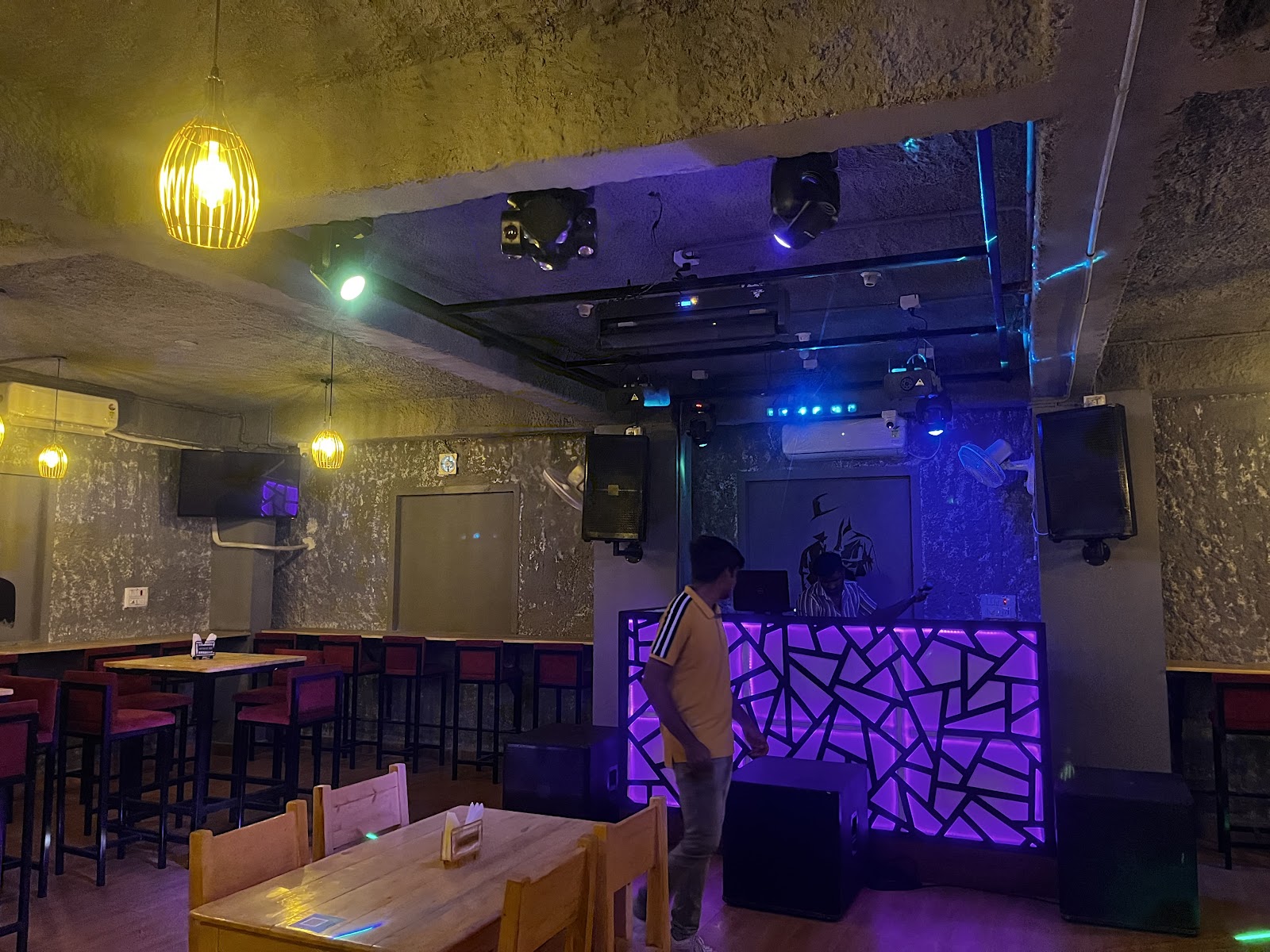 Jack & Jill Resto Bar — Pub/Bar in Kothanur, Bangalore (on-site parking, in-house decoration, DJ permitted, bar service available) — photo 2