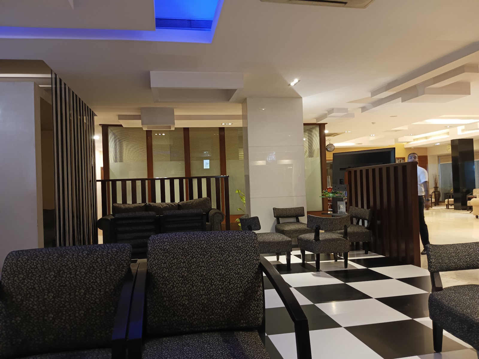 The Checkered Bar — Pub/Bar in Whitefield, Bangalore (on-site parking, in-house decoration, DJ permitted, bar service available) — photo 2