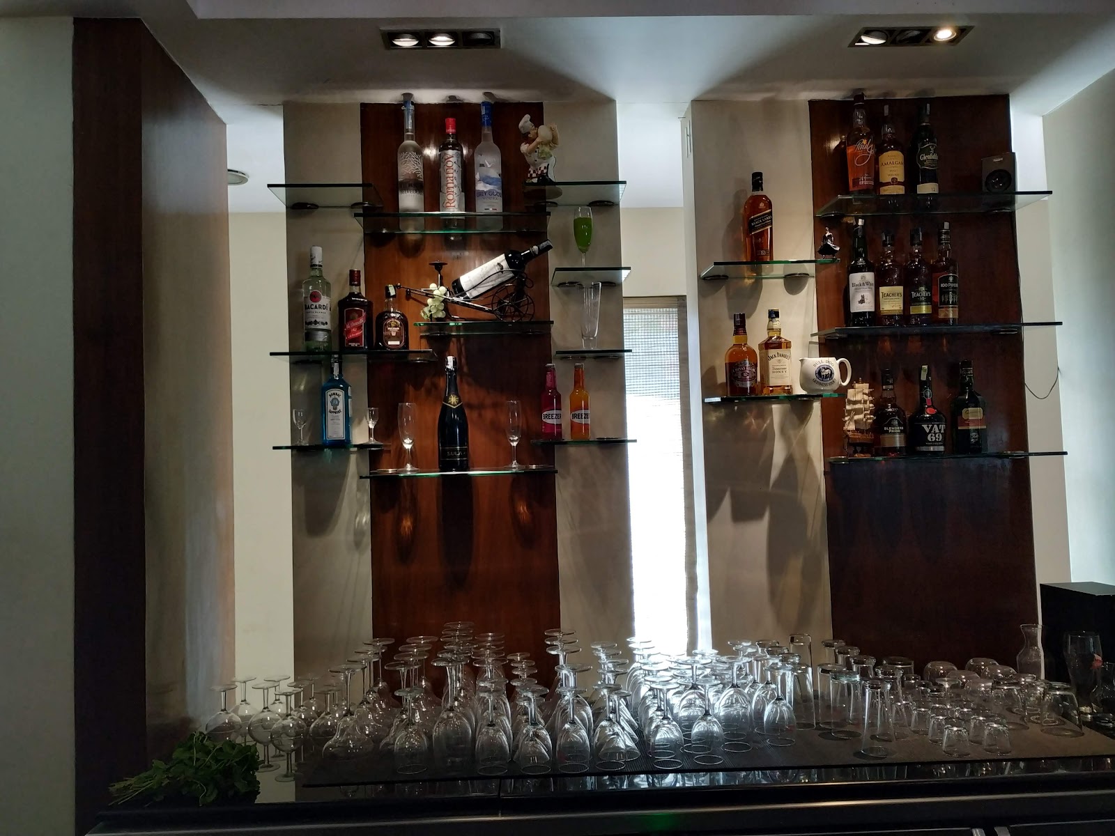 The Checkered Bar — Pub/Bar in Whitefield, Bangalore (on-site parking, in-house decoration, DJ permitted, bar service available) — photo 4