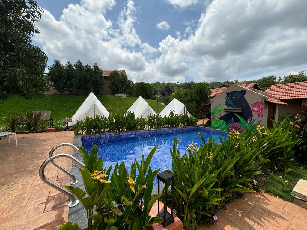 Ravishing Retreat Resort — Resort in South Bangalore, Bangalore (on-site parking, in-house decoration, outside catering allowed, bar service available) — photo 4