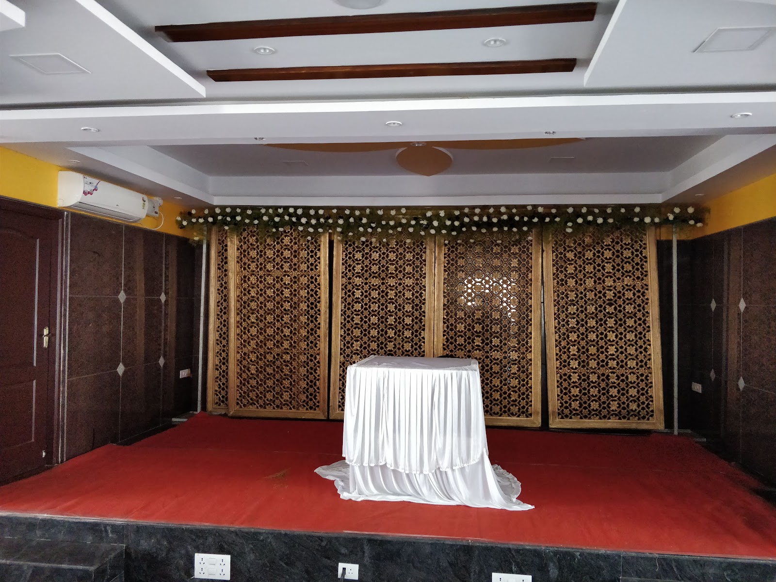 Shrungara Party Hall — Banquet Hall in Konanakunte, Bangalore (on-site parking, in-house decoration, bar service available, 100–175 guest capacity) — photo 3