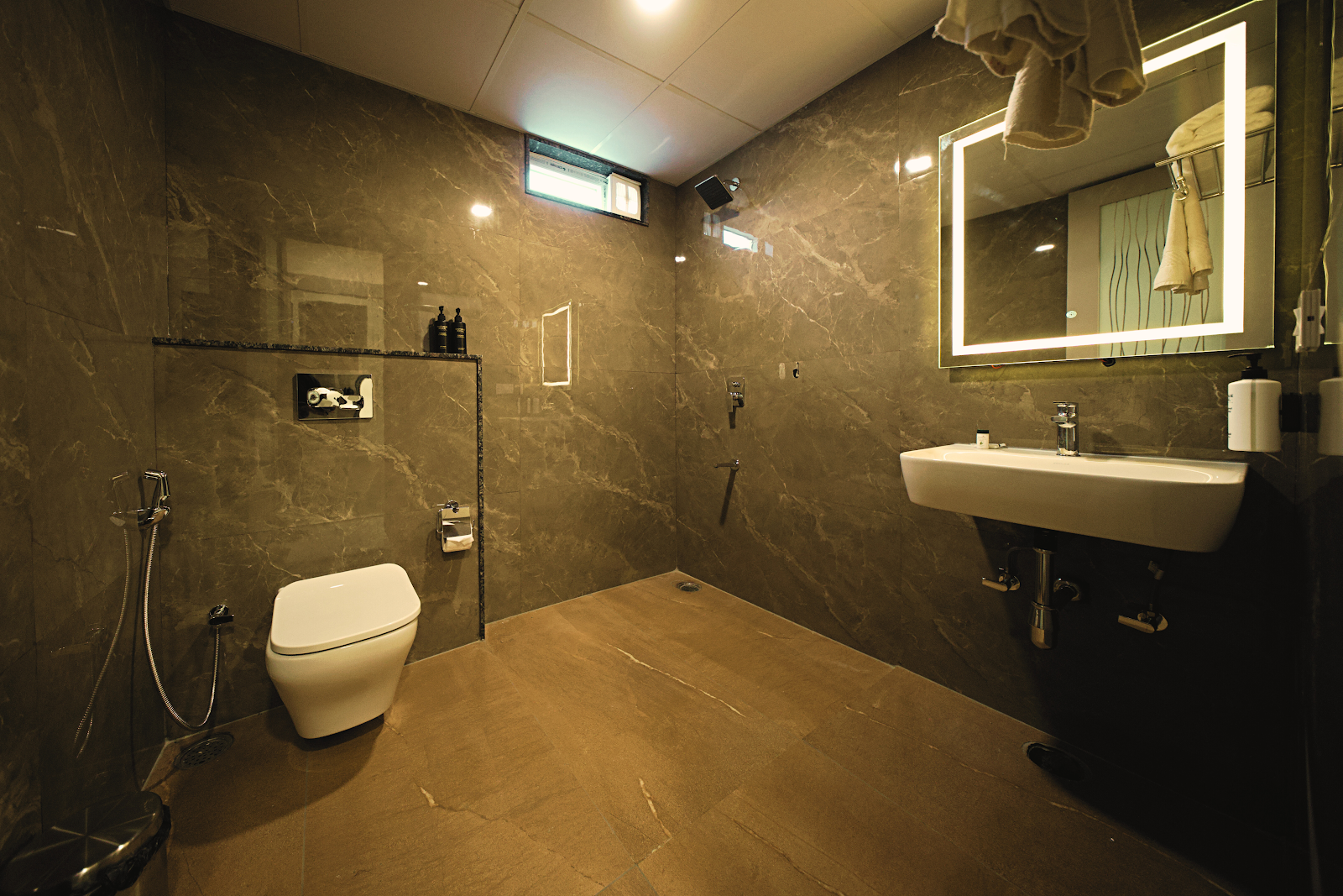 Veerdency Luxury Resort — Resort in Devanahalli, Bangalore (on-site parking, in-house decoration, bar service available, 300–500 guest capacity) — photo 4