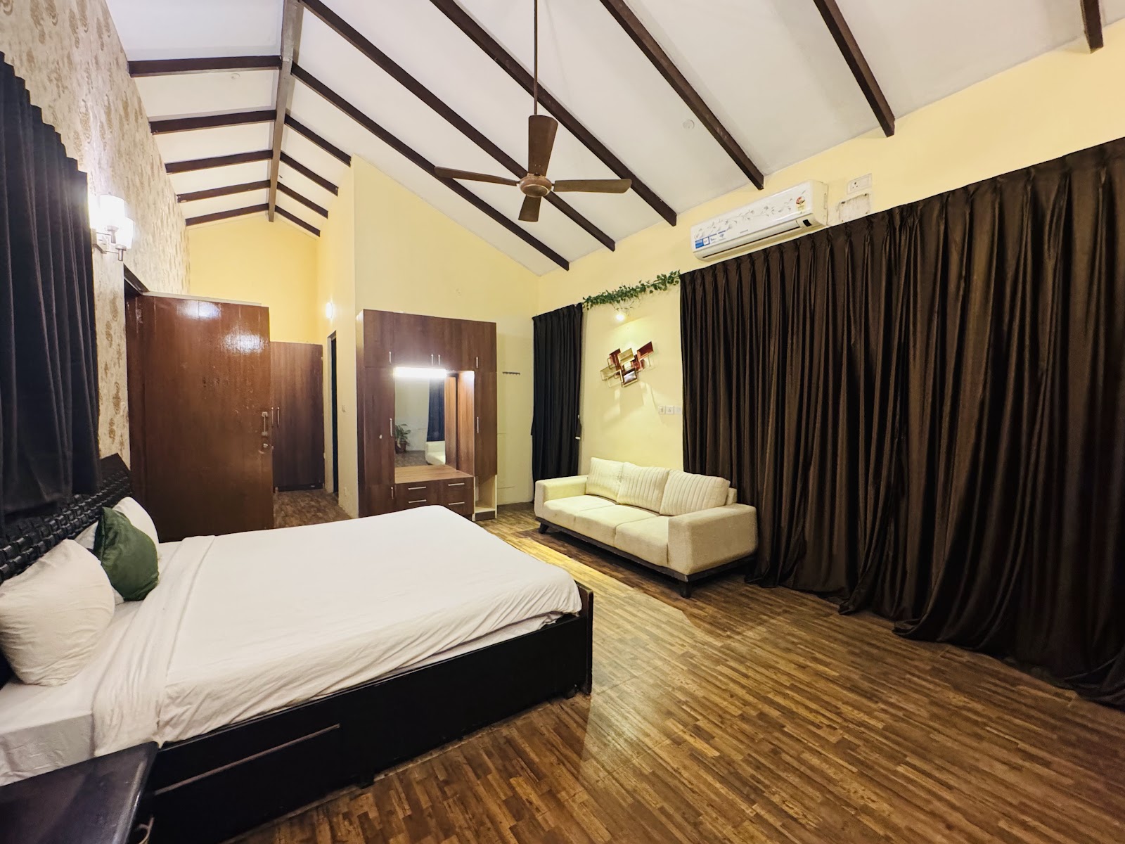 Emerald by INSA — Banquet Hall in Old Madras Road, Bangalore (on-site parking, in-house decoration, bar service available, 4.0★ rated) — photo 2