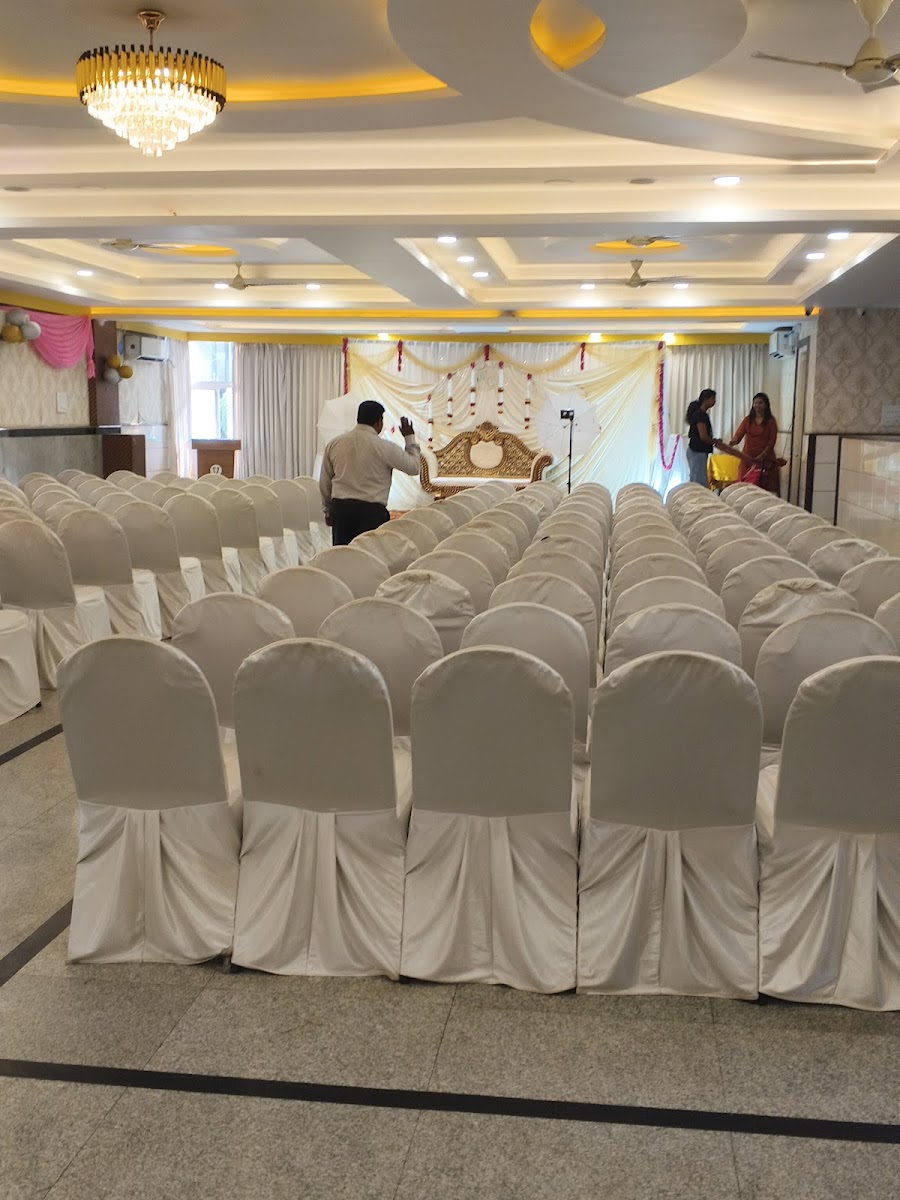 Vandana Gardenia Party Hall — Banquet Hall in Sahakara Nagar, Bangalore (on-site parking, in-house decoration, outside catering allowed, bar service available) — photo 4