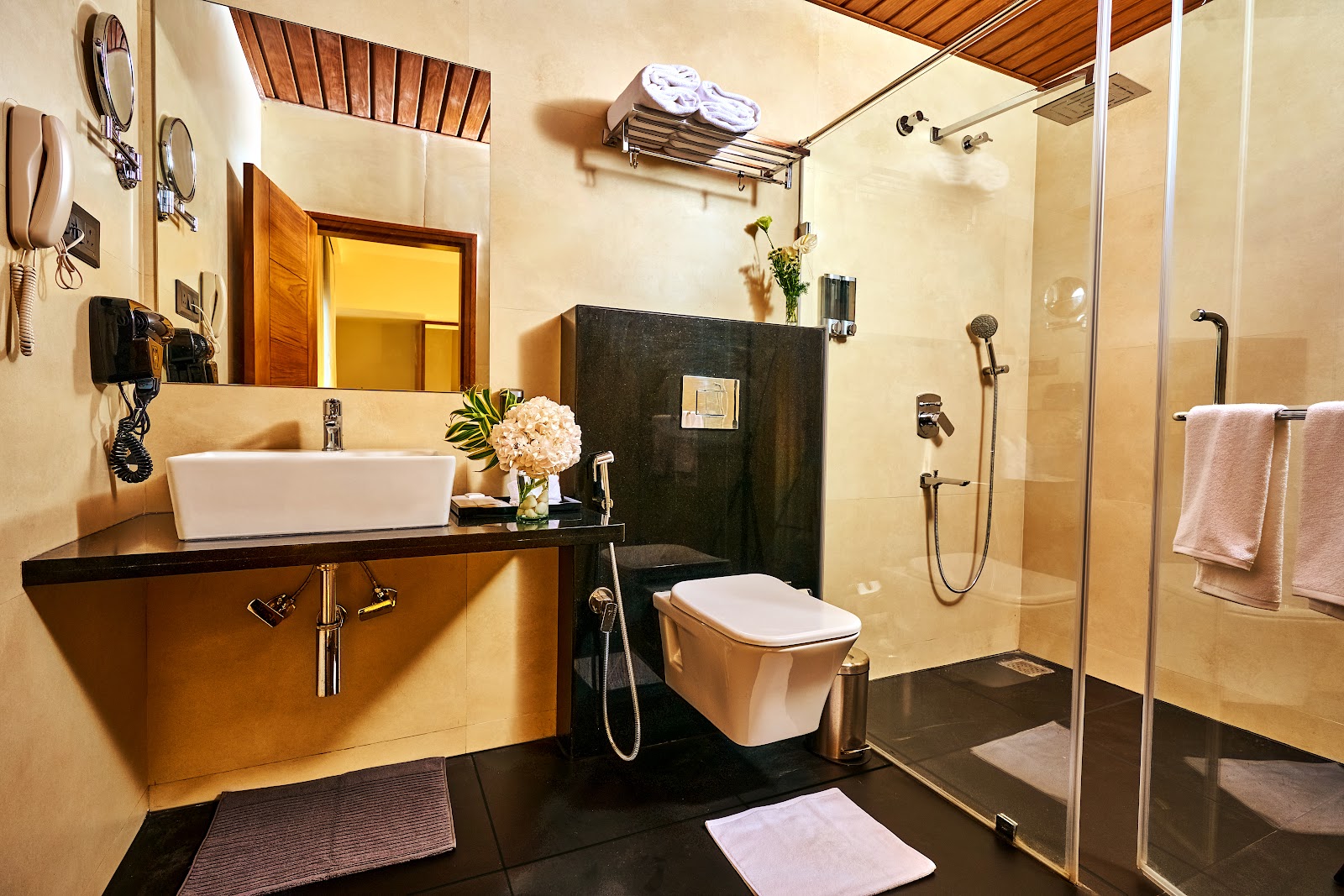 Visthara Hotel — Banquet Hall in Sahakara Nagar, Bangalore (on-site parking, in-house decoration, outside catering allowed, bar service available) — photo 3