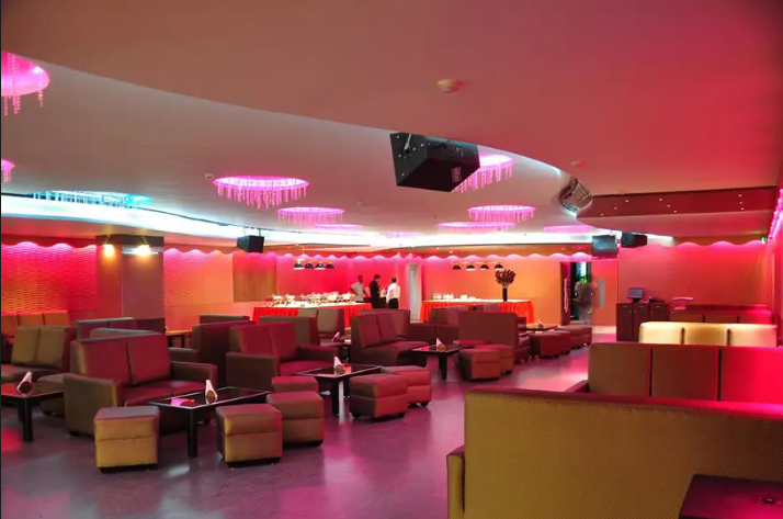 Nolimmits Lounge & Club — Pub/Bar in Ashok Nagar, Bangalore (on-site parking, in-house decoration, DJ permitted, bar service available) — photo 2