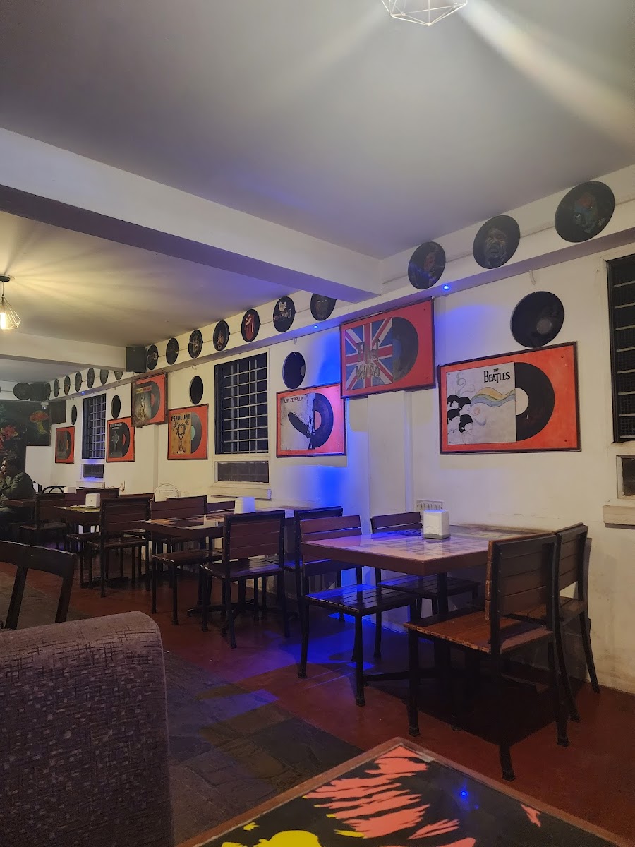 Elongo's Foodie Pub — Banquet Hall in Indiranagar, Bangalore (on-site parking, in-house decoration, DJ permitted, bar service available) — photo 4