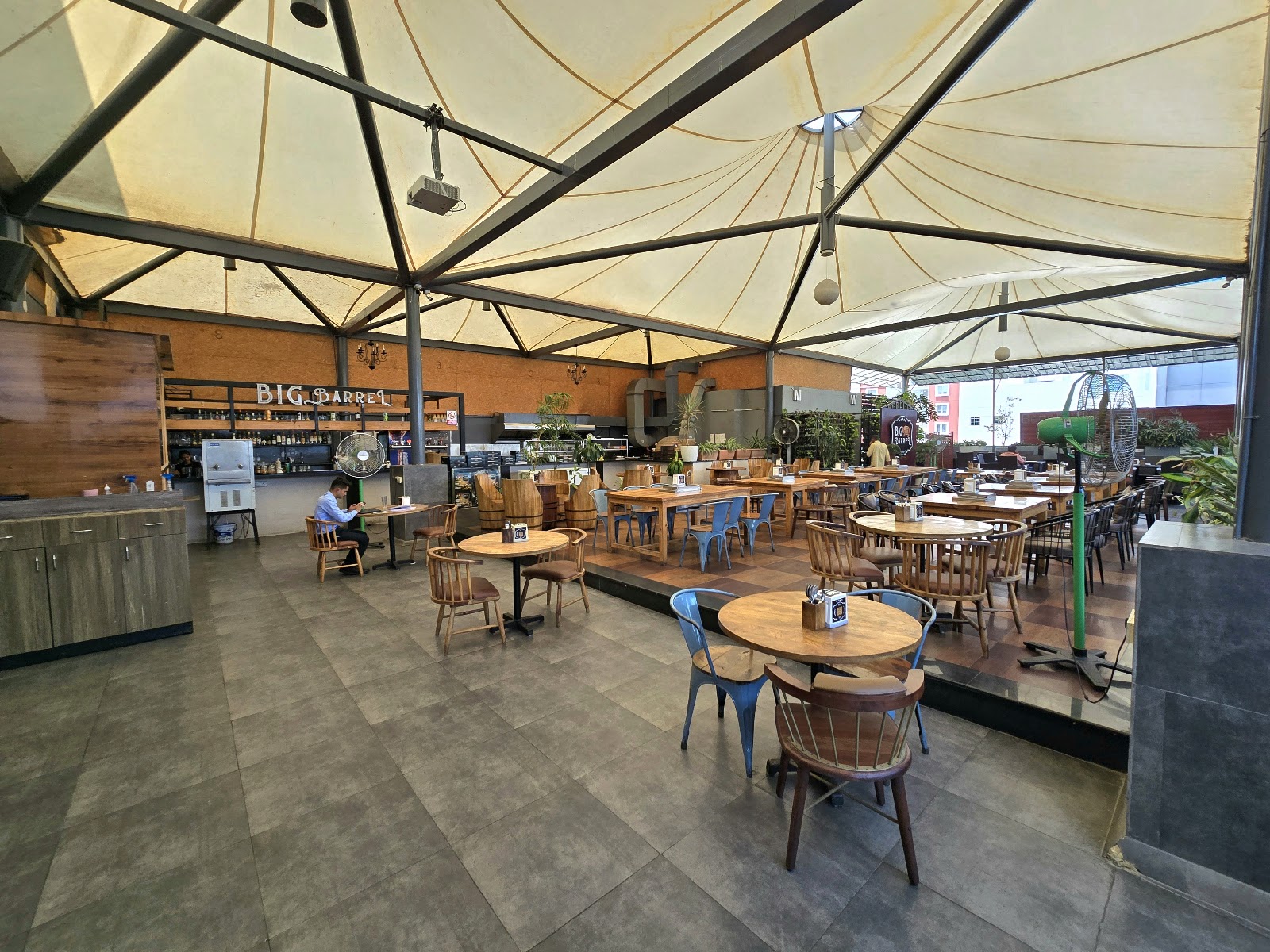Big Barrel Brew Pub — Pub/Bar in Rajarajeshwari Nagar, Bangalore (on-site parking, in-house decoration, DJ permitted, bar service available) — photo 4