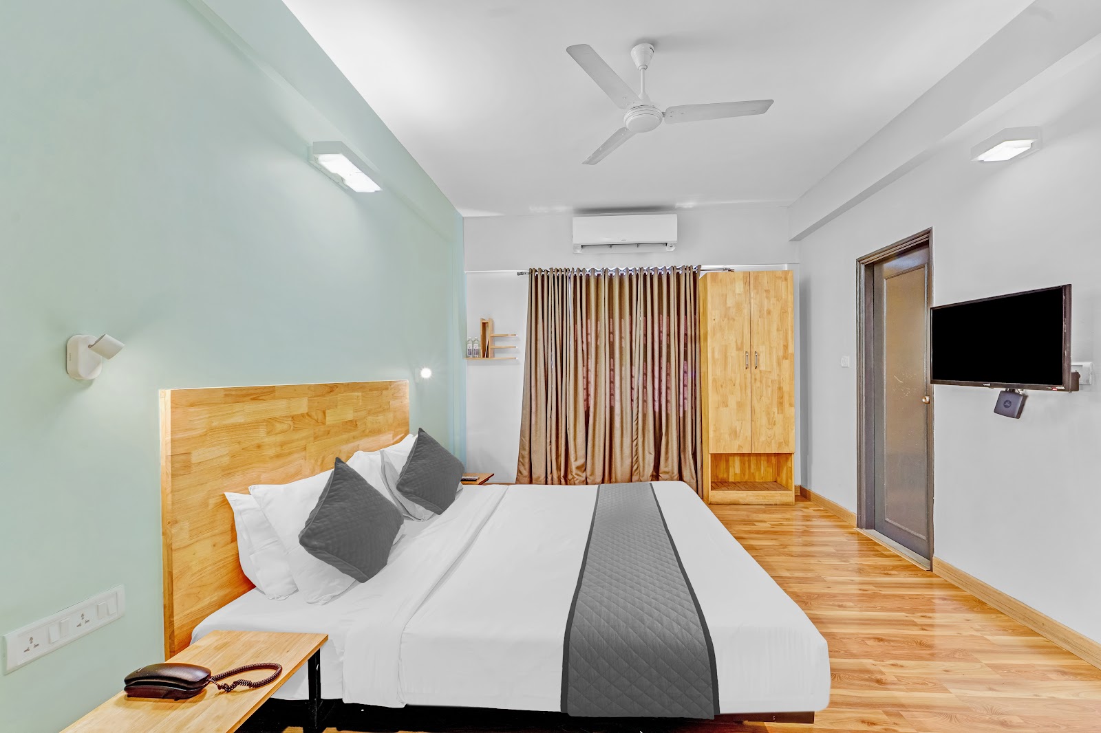 Upar Hotel — Banquet Hall in Indiranagar, Bangalore (on-site parking, in-house decoration, bar service available, 50–75 guest capacity) — photo 4