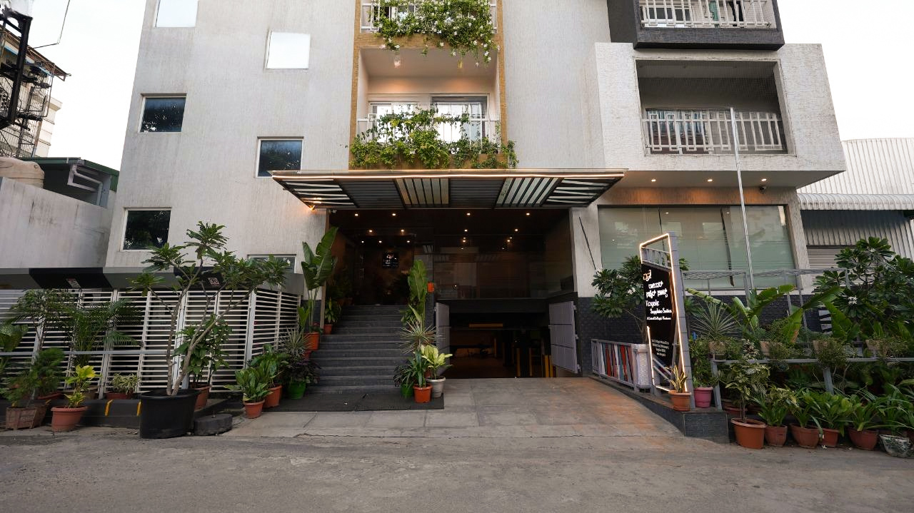 Royale Sapphire Suites — Banquet Hall in Bangalore (on-site parking, in-house decoration, outside catering allowed, bar service available)