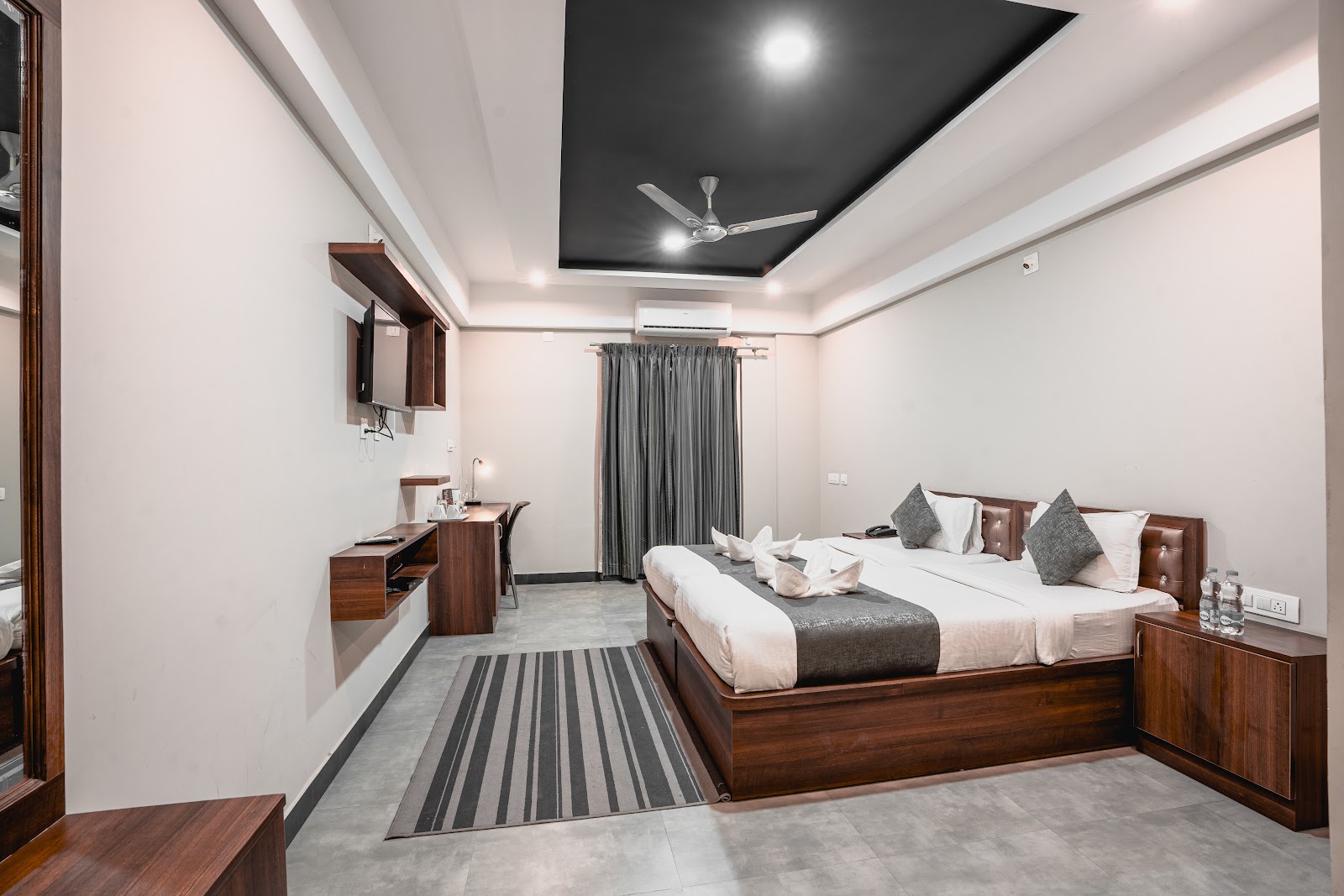 Royale Sapphire Suites — Banquet Hall in Mahadevapura, Bangalore (on-site parking, in-house decoration, outside catering allowed, bar service available) — photo 2
