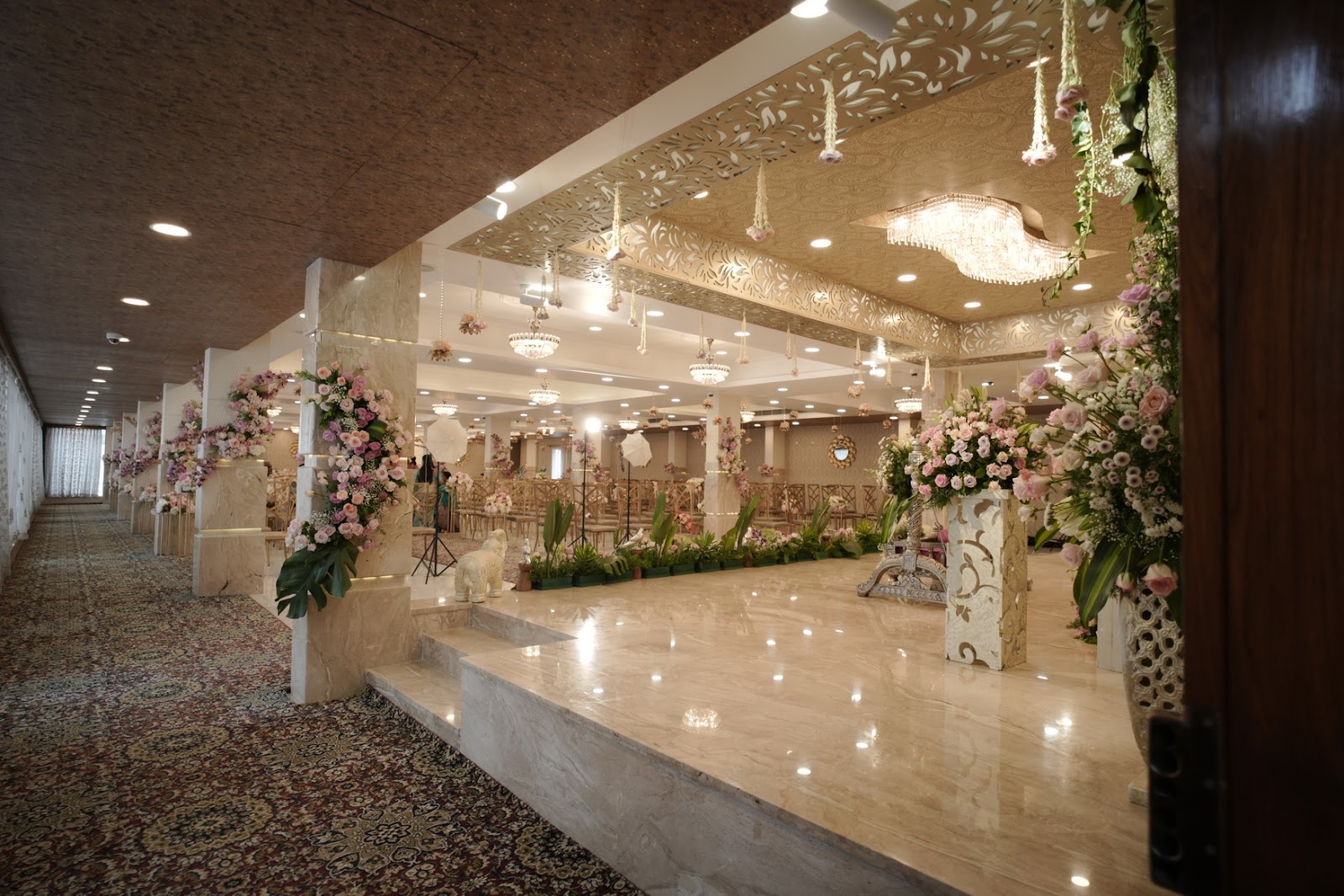 SVS Aura Banquet — Banquet Hall in Bangalore (on-site parking, in-house decoration, bar service available, 250–400 guest capacity)