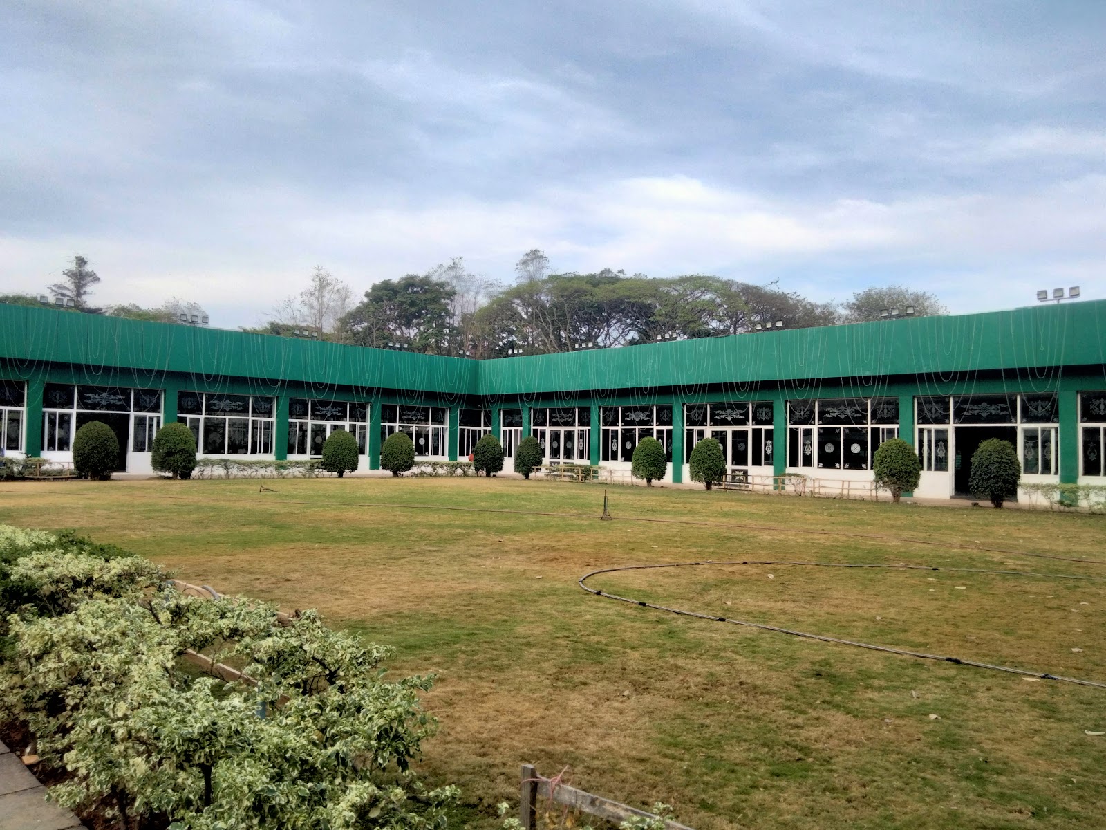 Tennis Pavilion — Banquet Hall in Palace Road, Bangalore (on-site parking, in-house decoration, DJ permitted, bar service available) — photo 3