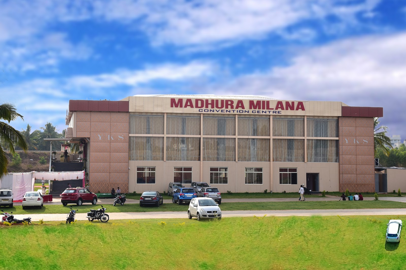 Madhura Milana Convention Centre — Banquet Hall in Yelahanka, Bangalore (on-site parking, in-house decoration, DJ permitted, bar service available) — photo 3