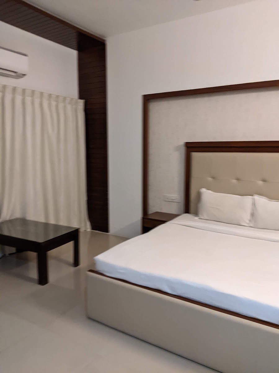 BNGV Mystic Premier Hotel — Banquet Hall in Koramangala, Bangalore (on-site parking, in-house decoration, bar service available, 250–500 guest capacity) — photo 4