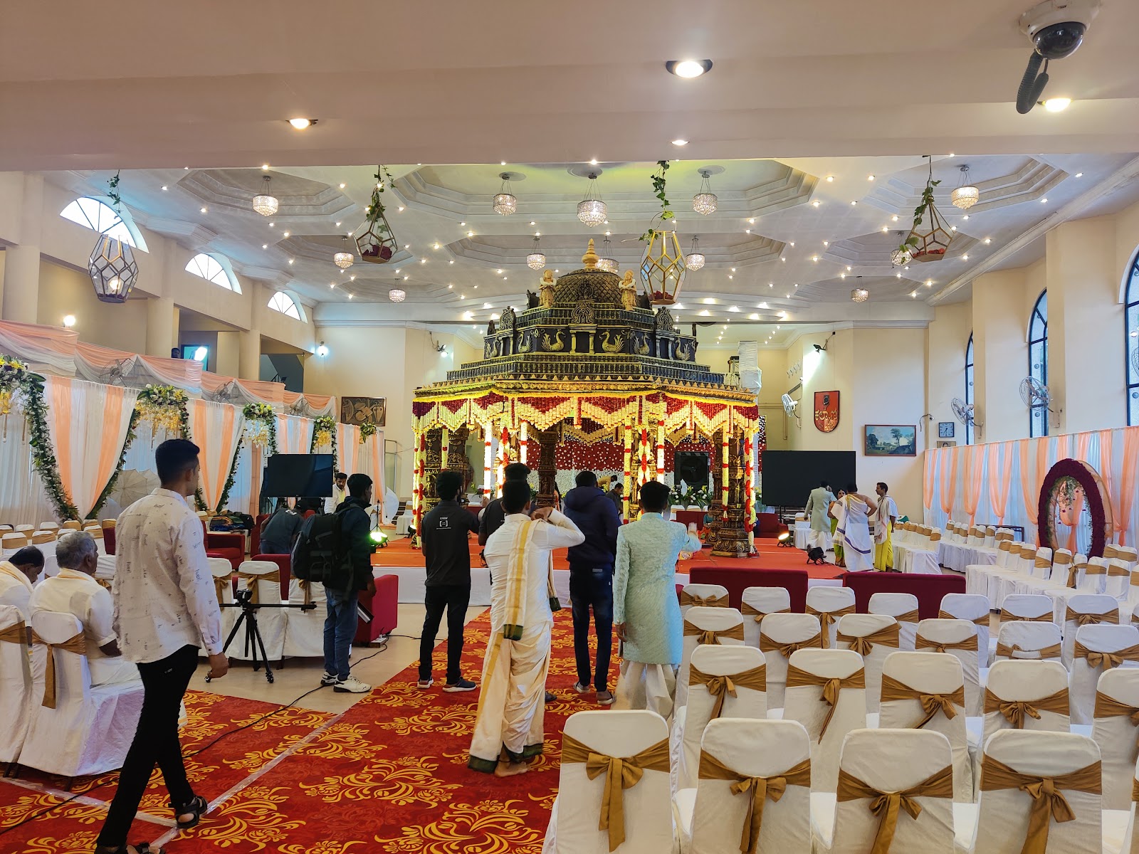 Kalyani Kala Mandir — Banquet Hall in Bannerghatta Road, Bangalore (on-site parking, in-house decoration, DJ permitted, bar service available) — photo 2