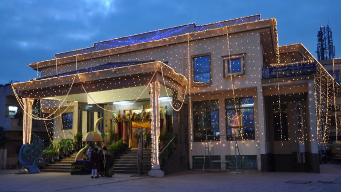 Sri Dwaraka Convention Hall — Banquet Hall in Bangalore (on-site parking, in-house decoration, DJ permitted, bar service available)