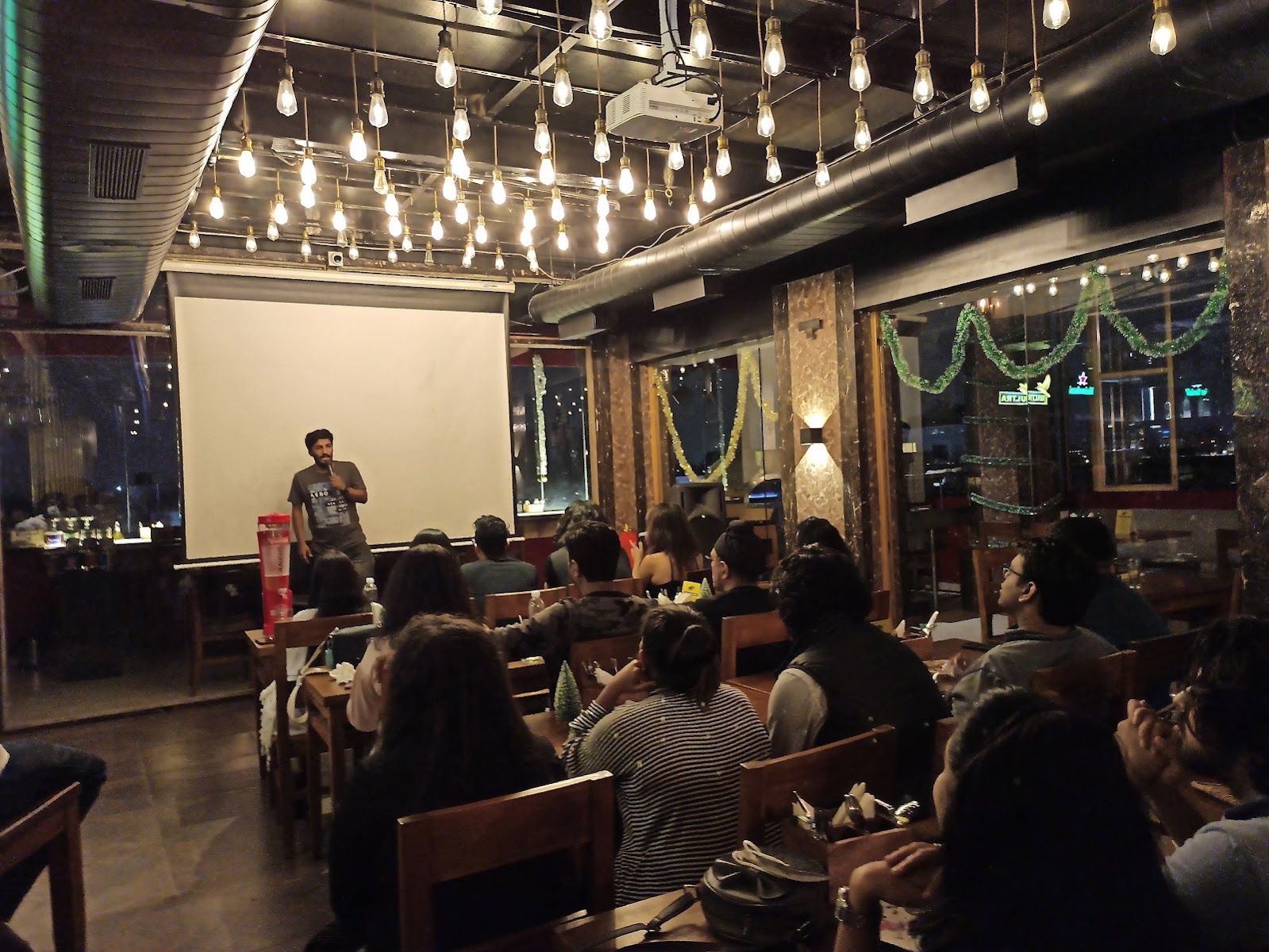 Amigoo Bistro Bar — Pub/Bar in Indiranagar, Bangalore (on-site parking, in-house decoration, DJ permitted, bar service available) — photo 4