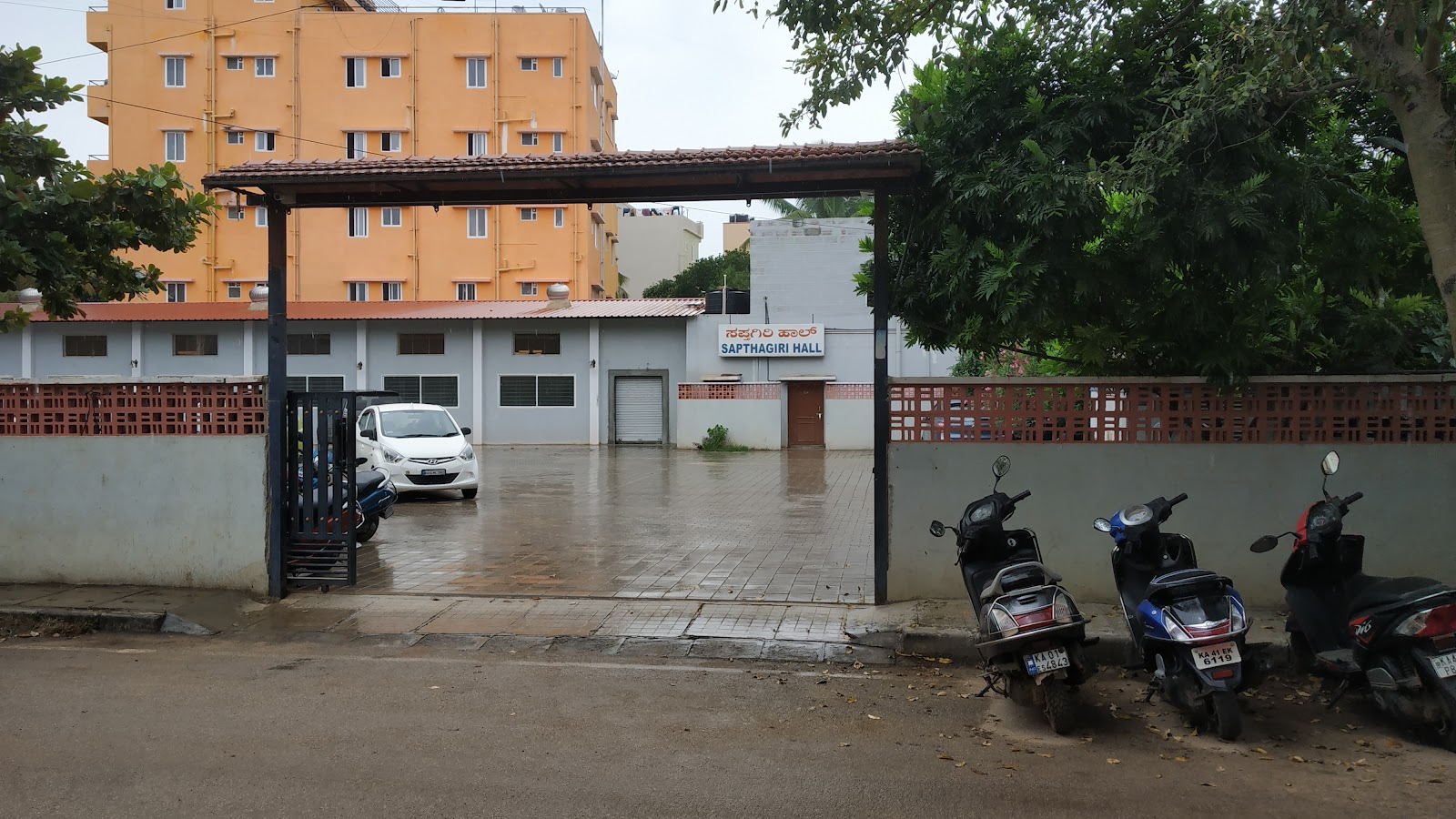 Sapthagiri Party Hall — Banquet Hall in Sahakara Nagar, Bangalore (on-site parking, in-house decoration, bar service available, 300–500 guest capacity) — photo 2