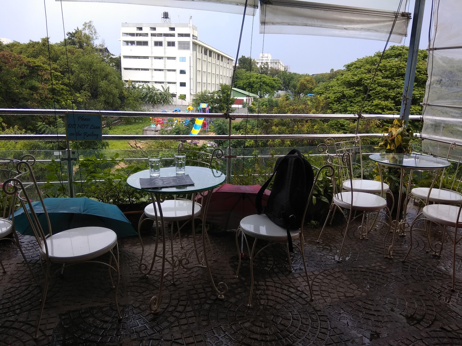 Bistro OUI — Banquet Hall in Koramangala, Bangalore (on-site parking, in-house decoration, DJ permitted, bar service available)