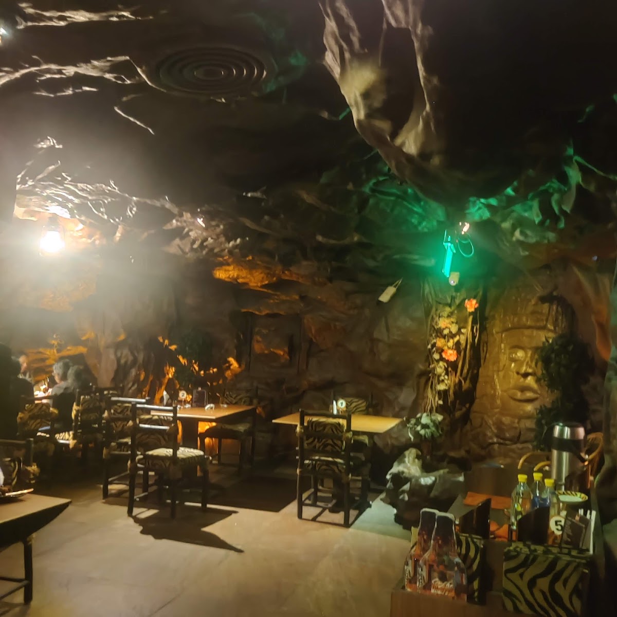 Gufha Restaurant — Restaurant in Jayanagar, Bangalore (on-site parking, in-house decoration, DJ permitted, bar service available) — photo 3