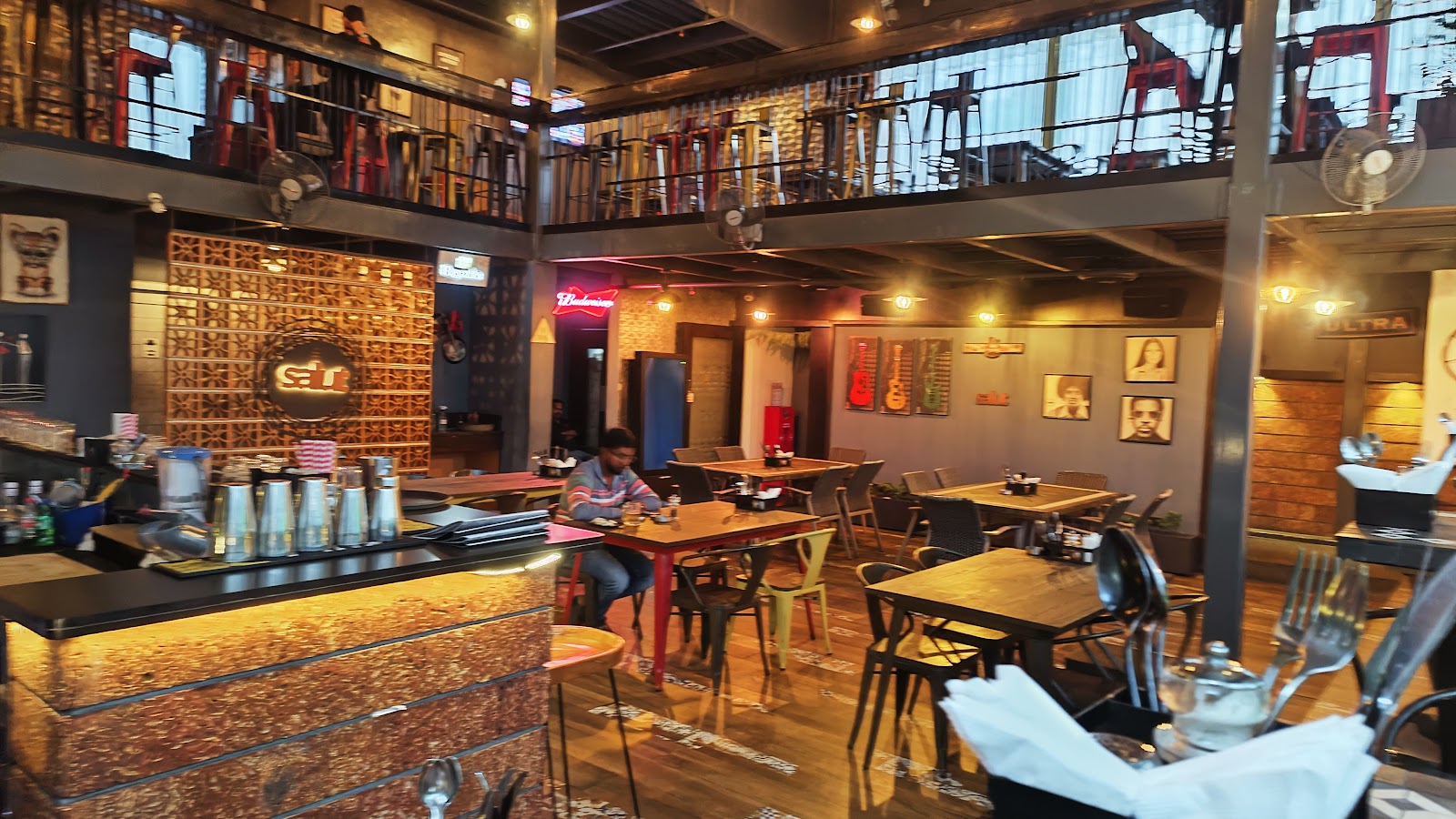 Salut Gastro Pub — Pub/Bar in Jayanagar, Bangalore (on-site parking, in-house decoration, DJ permitted, bar service available)