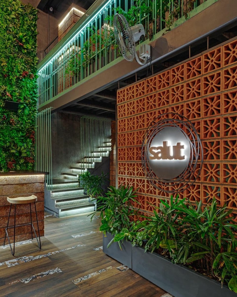 Salut Gastro Pub — Pub/Bar in Jayanagar, Bangalore (on-site parking, in-house decoration, DJ permitted, bar service available) — photo 3