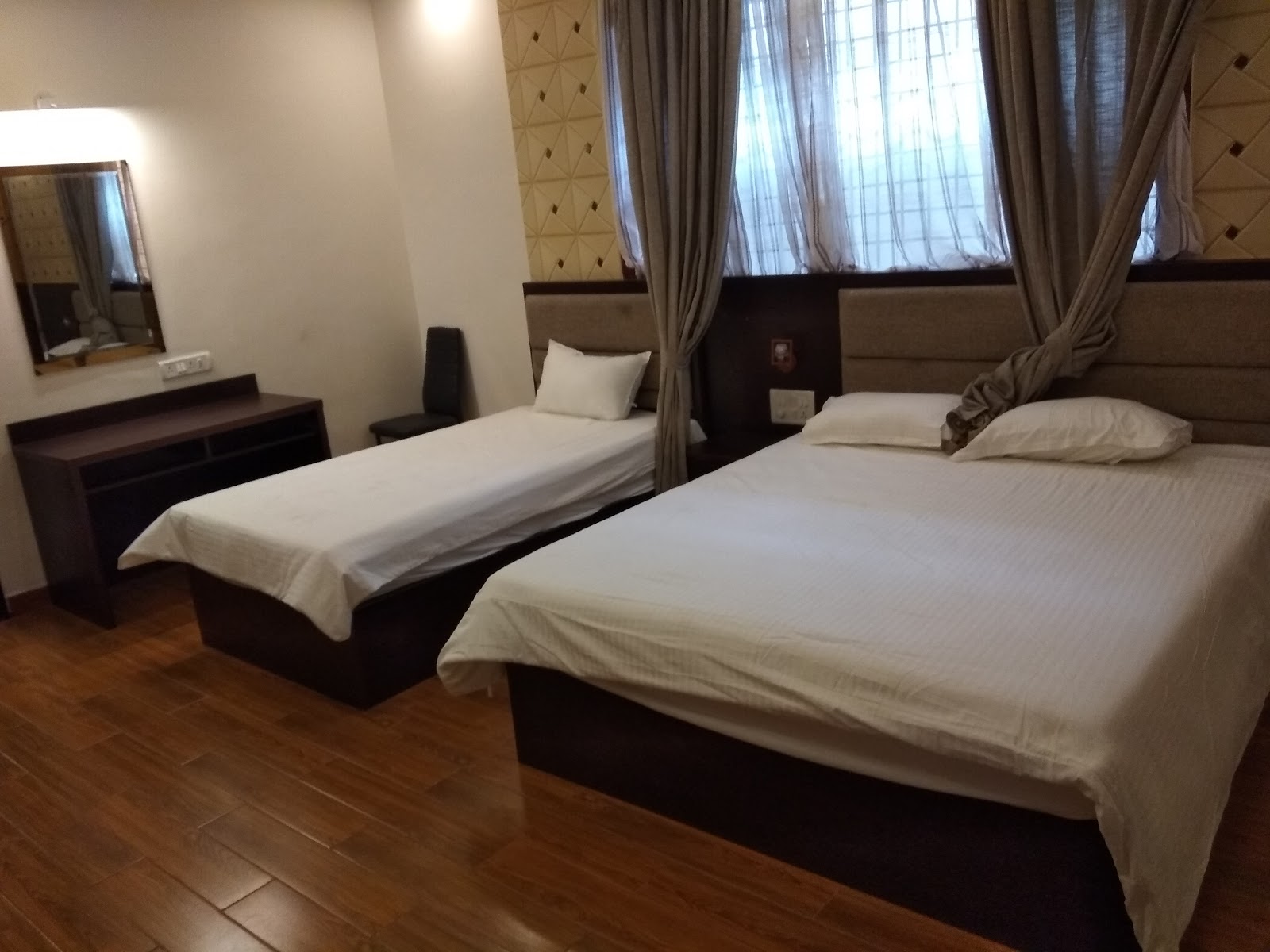 White Palace Hotel & Convention Centre — Banquet Hall in Mysore Road, Bangalore (on-site parking, in-house decoration, bar service available, 1200–3500 guest capacity) — photo 2