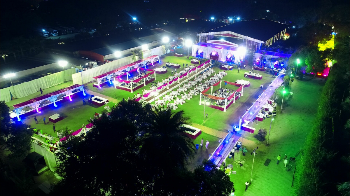 Palace Sheesh Mahal Palace Grounds — Banquet Hall in Bangalore (on-site parking, in-house decoration, DJ permitted, bar service available)