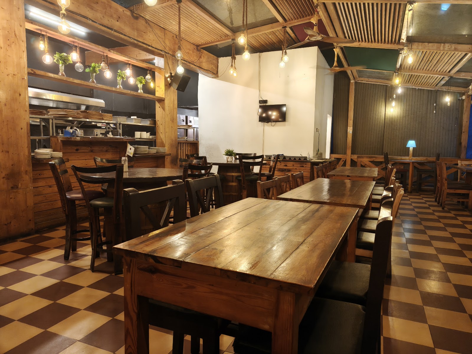 Barley & Grapes Cafe — Restaurant in Sahakara Nagar, Bangalore (on-site parking, in-house decoration, DJ permitted, bar service available) — photo 4