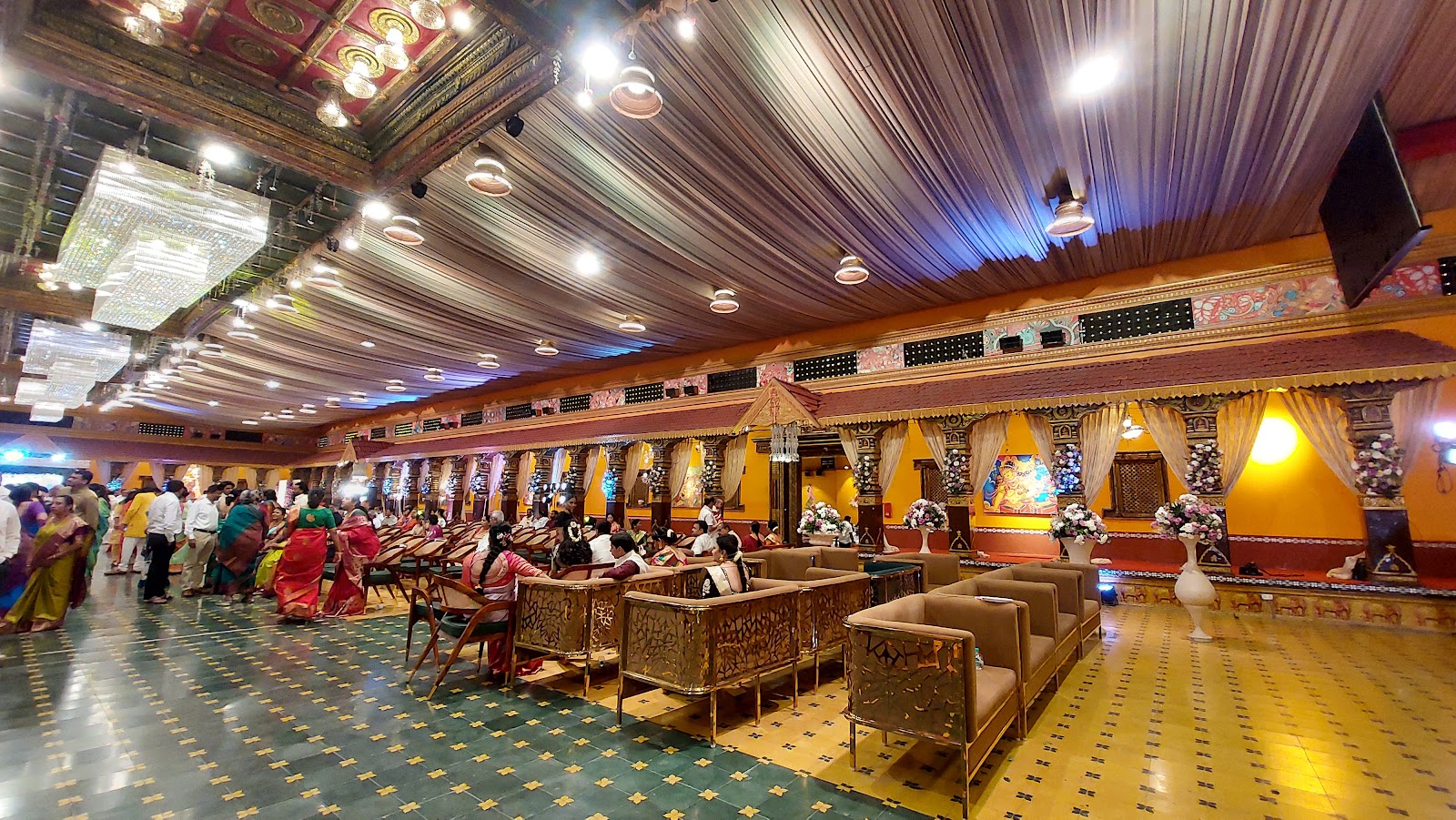 Gayatri Vihar - Palace Grounds — Banquet Hall in Palace Road, Bangalore (on-site parking, in-house decoration, DJ permitted, bar service available) — photo 2