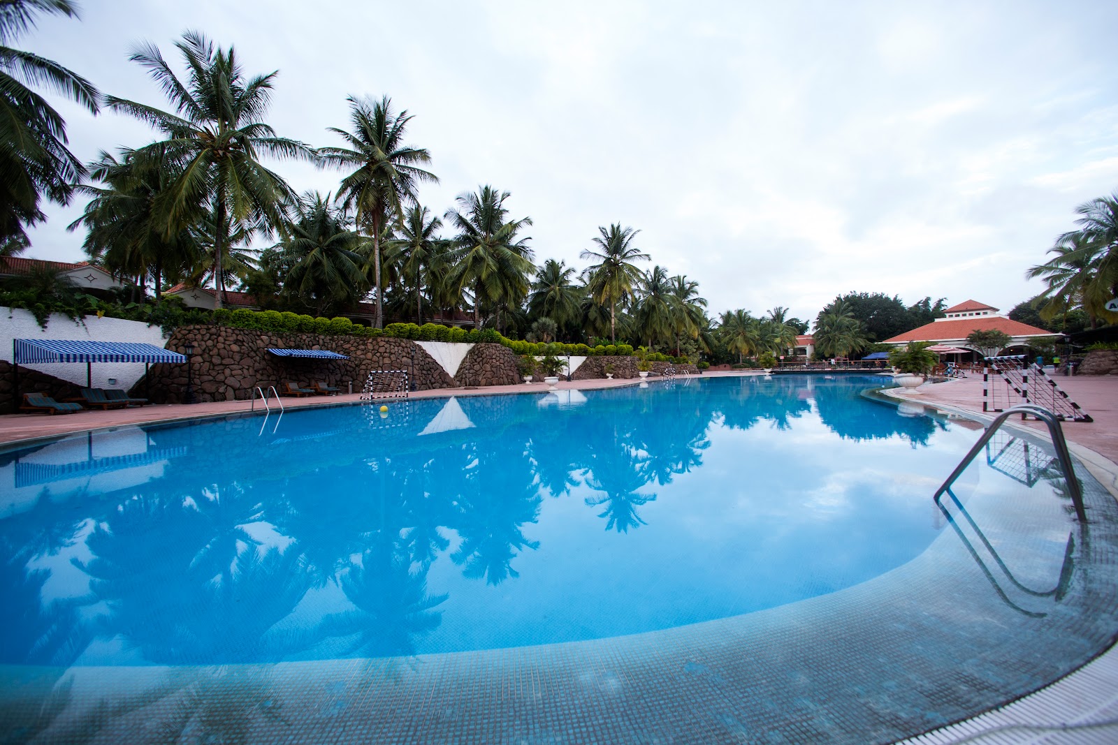The Golden Palms Hotel & Spa — Banquet Hall in Bangalore (on-site parking, in-house decoration, bar service available, 400–800 guest capacity)