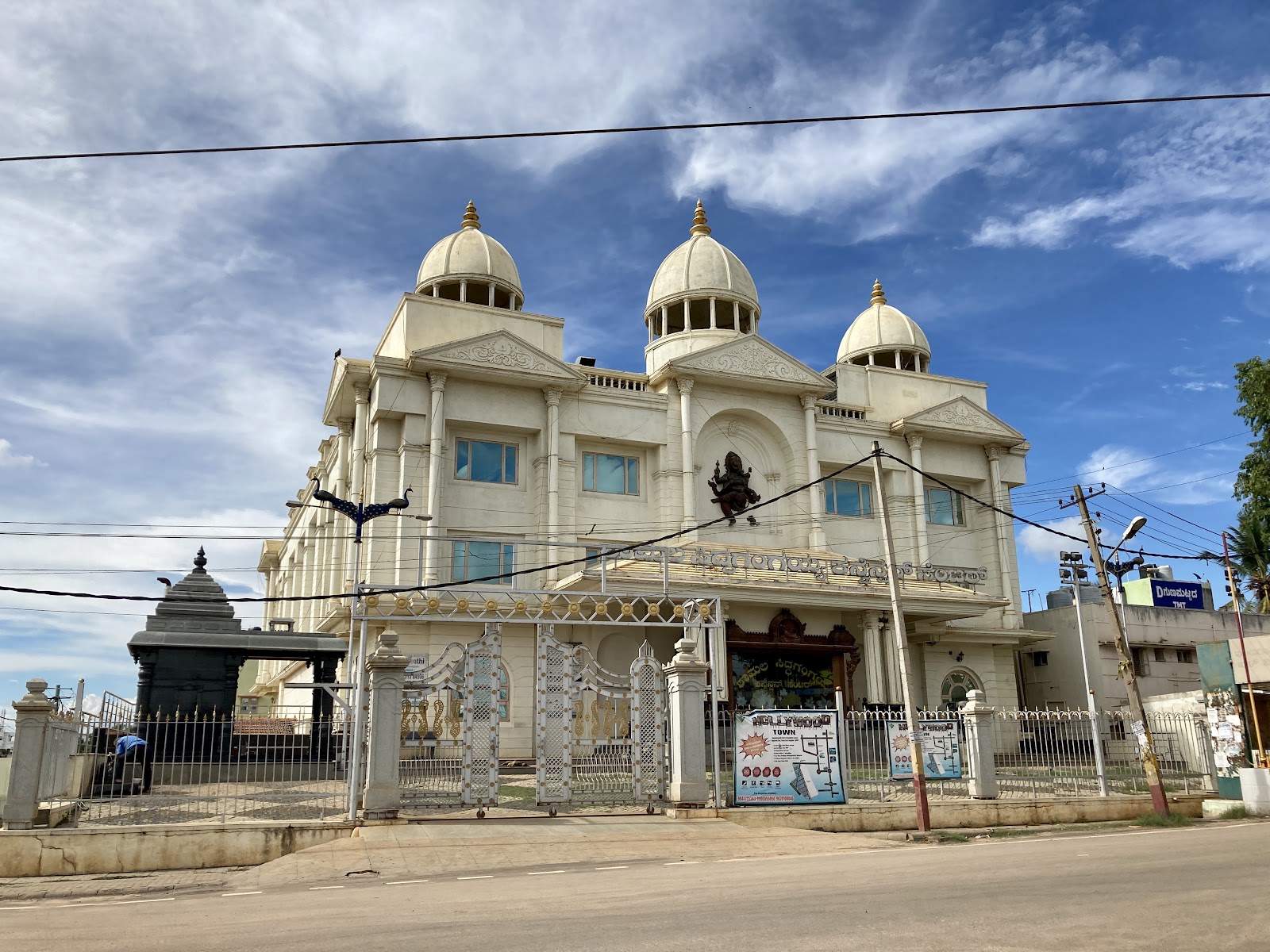 Shamala Siddagangaiah Convention Centre — Banquet Hall in Peenya, Bangalore (on-site parking, in-house decoration, DJ permitted, bar service available) — photo 2