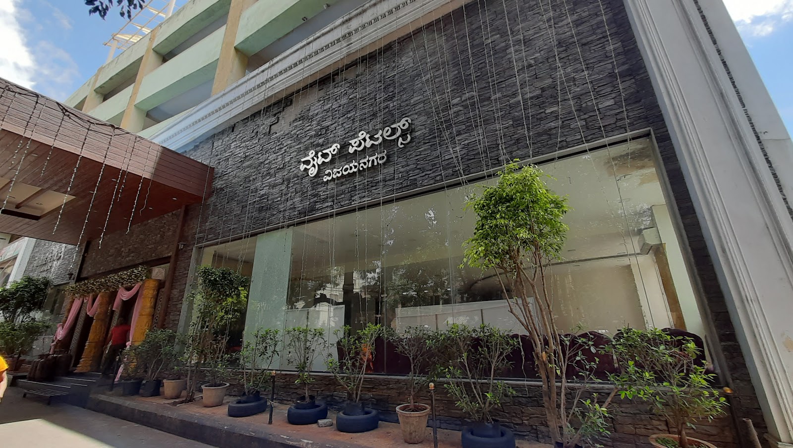 White Petals — Banquet Hall in Vijayanagar, Bangalore (on-site parking, in-house decoration, bar service available, 400–750 guest capacity) — photo 2