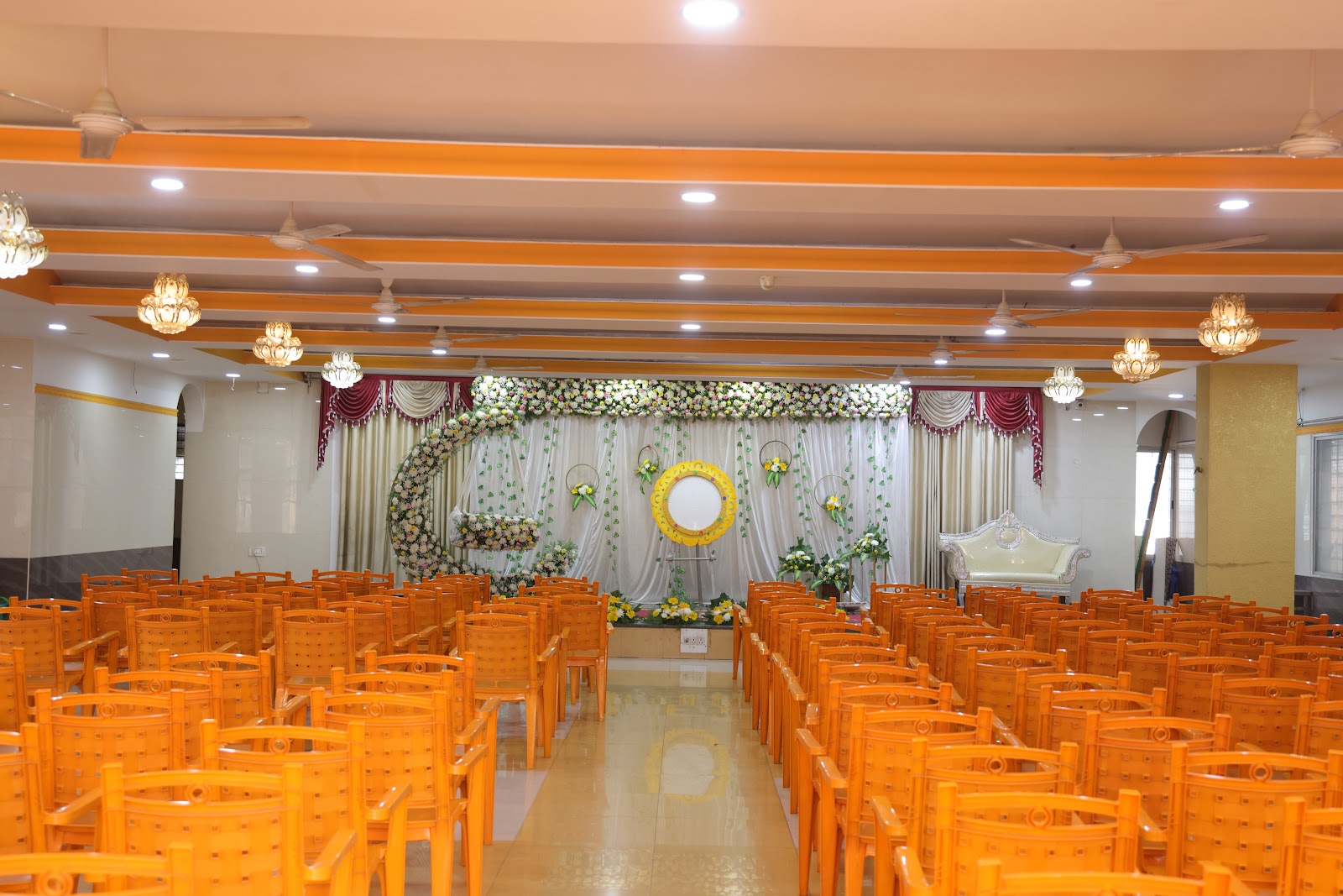Utsav Party Hall — Banquet Hall in Vijayanagar, Bangalore (on-site parking, in-house decoration, bar service available, 350–400 guest capacity) — photo 2