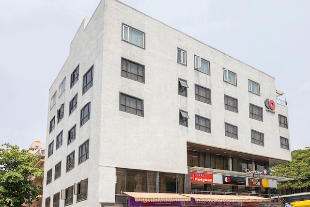 Hotel Cartier Biznotel — Banquet Hall in Vijayanagar, Bangalore (on-site parking, in-house decoration, outside catering allowed, bar service available)