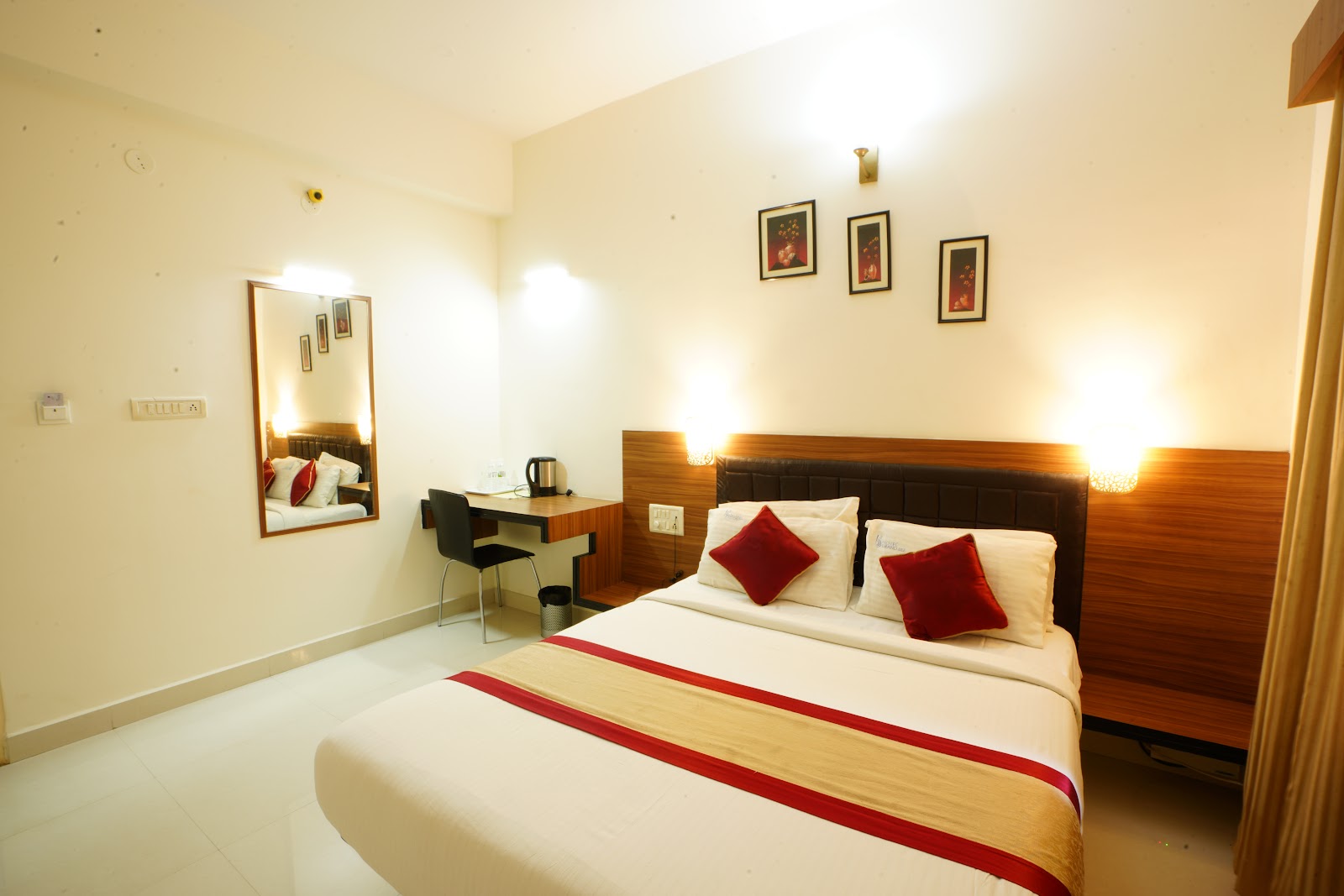 Hotel Grand Bee — Banquet Hall in Yeshwanthpur, Bangalore (on-site parking, in-house decoration, outside catering allowed, bar service available) — photo 2