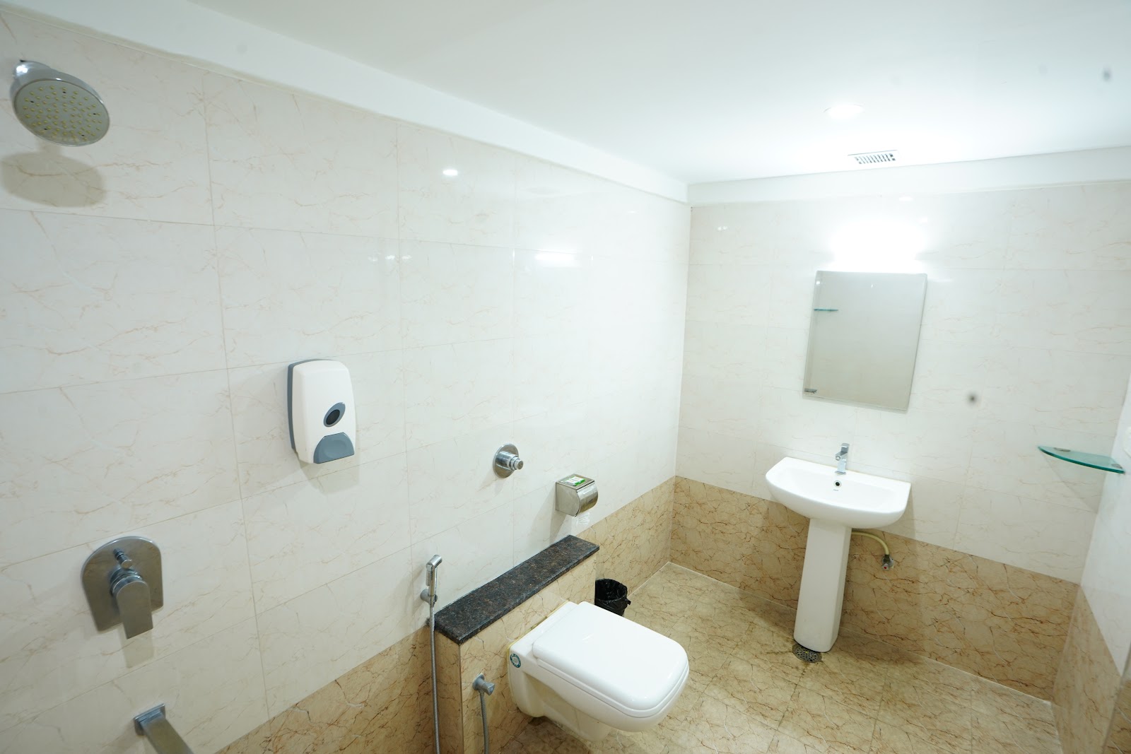 Hotel Grand Bee — Banquet Hall in Yeshwanthpur, Bangalore (on-site parking, in-house decoration, outside catering allowed, bar service available) — photo 4