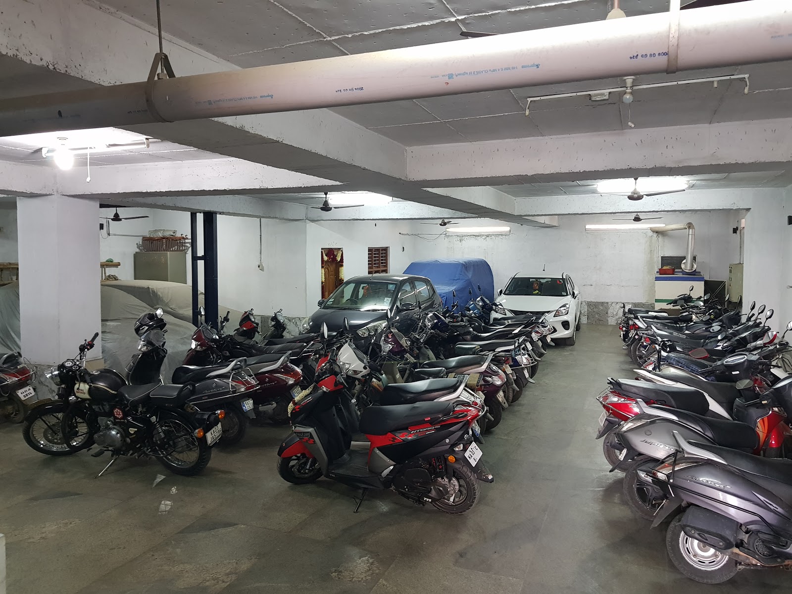 Akash Convention Hall — Banquet Hall in Kammanahalli, Bangalore (on-site parking, in-house decoration, DJ permitted, bar service available) — photo 3