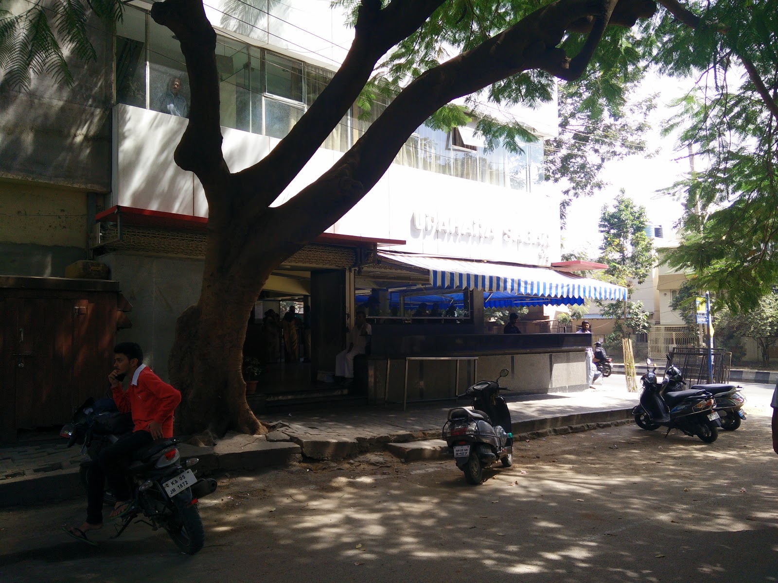 Trisha Party Hall Jayanagar Bangalore — Banquet Hall in Bangalore (on-site parking, in-house decoration, bar service available, 150–250 guest capacity) — photo 3