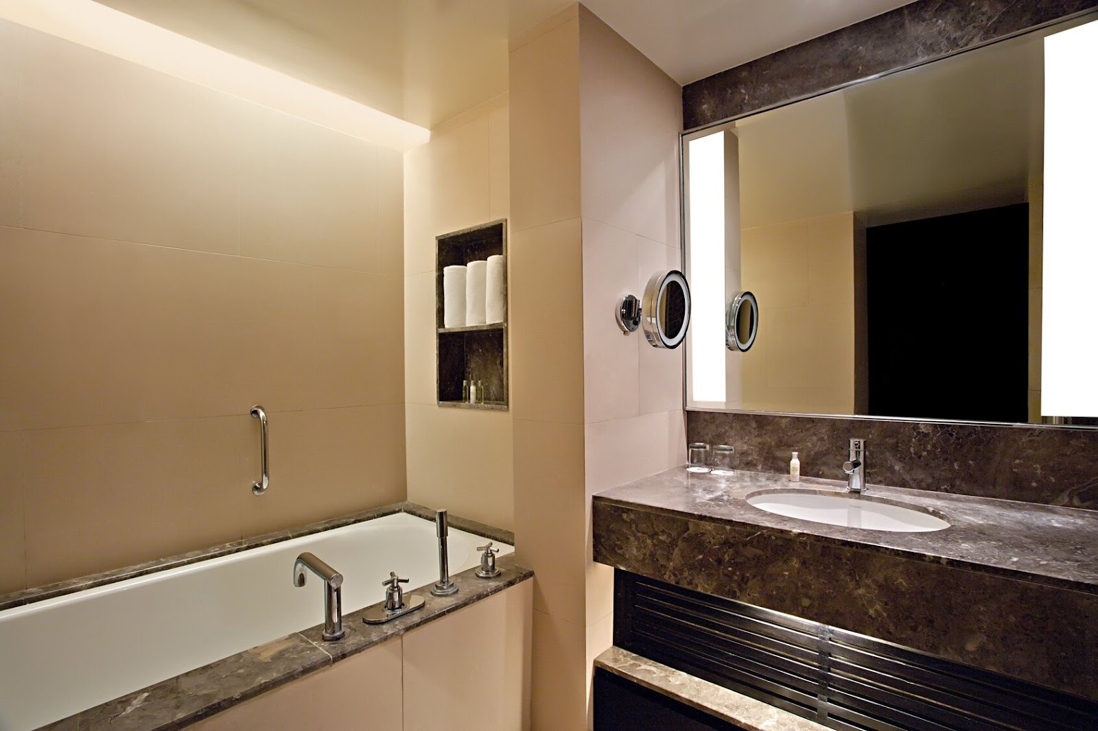 DoubleTree Suites by Hilton Hotel — Banquet Hall in HSR Layout, Bangalore (on-site parking, in-house decoration, outside catering allowed, bar service available) — photo 4