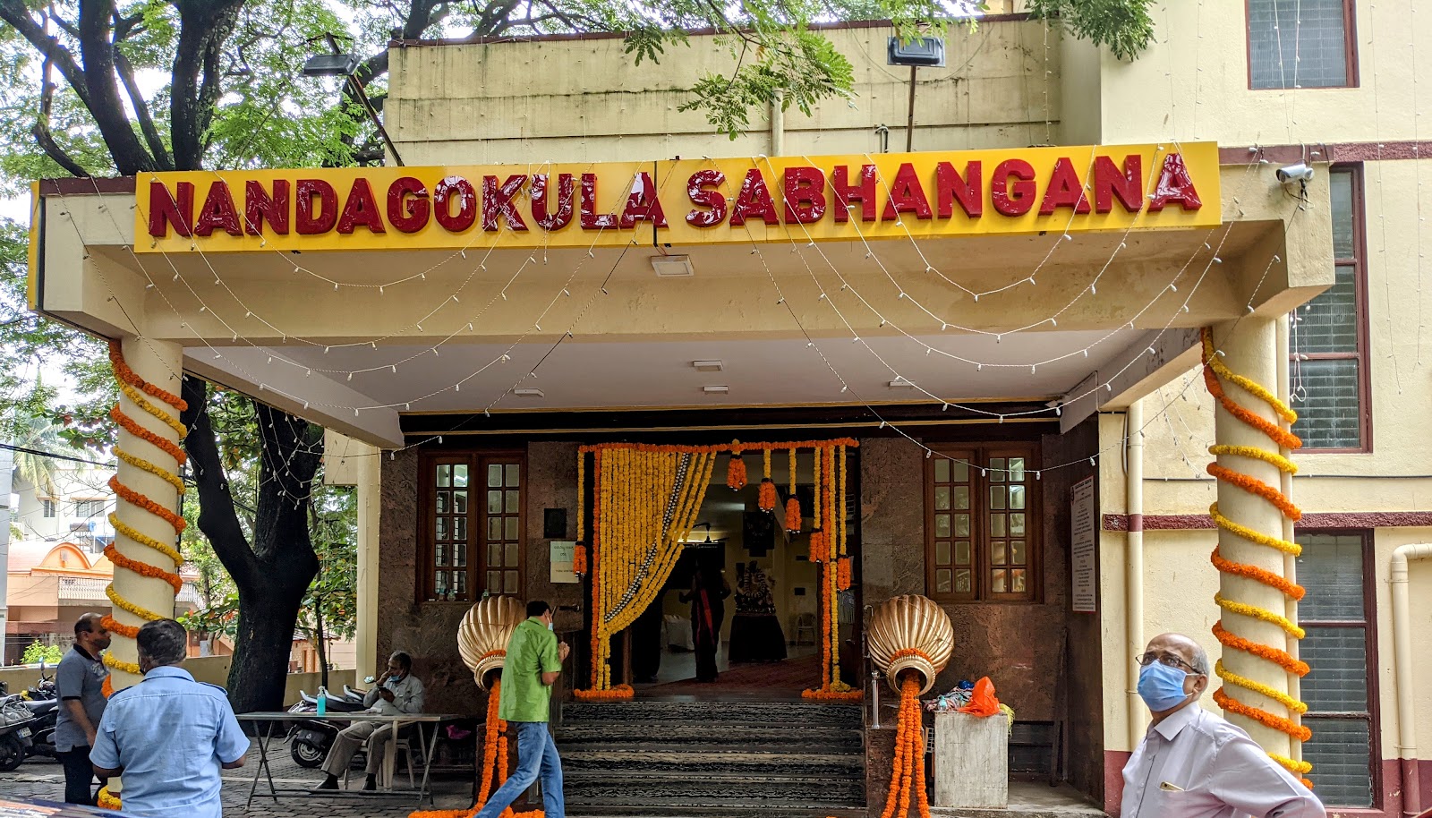 Nandagokula Sabhangana Giri Nagar Bangalore — Banquet Hall in Bangalore (on-site parking, in-house decoration, DJ permitted, bar service available) — photo 2
