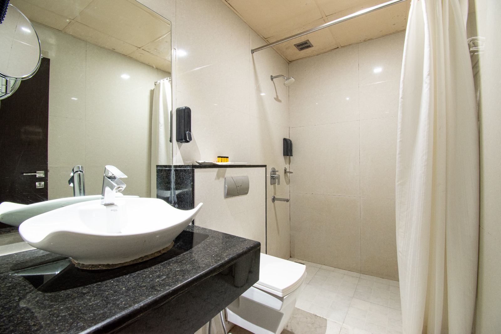 Akshaya Aura Hotel — Banquet Hall in Gandhi Nagar, Bangalore (on-site parking, in-house decoration, outside catering allowed, bar service available) — photo 4
