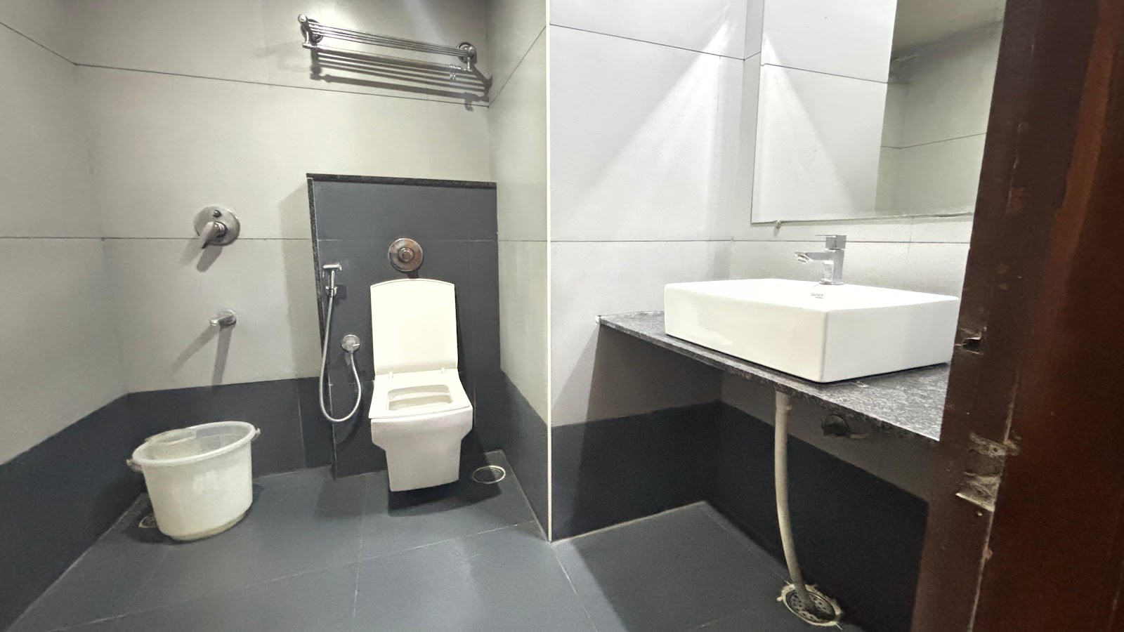 Hotel Chetan International Gandhi Nagar Bangalore — Banquet Hall in Bangalore (on-site parking, in-house decoration, outside catering allowed, bar service available) — photo 3