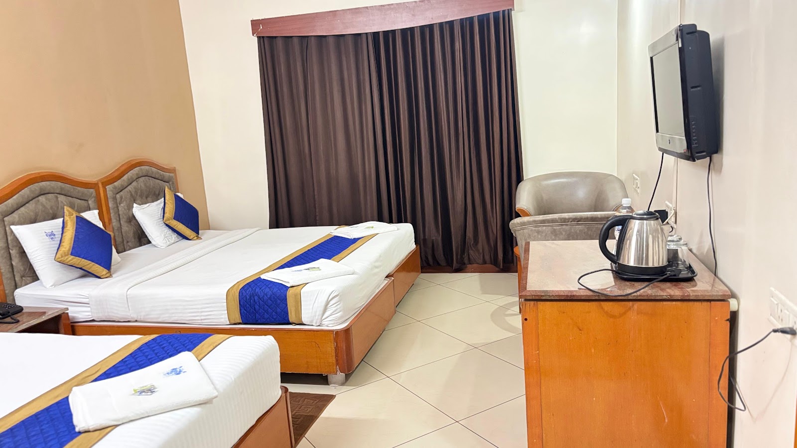 Hotel Chetan International Gandhi Nagar Bangalore — Banquet Hall in Bangalore (on-site parking, in-house decoration, outside catering allowed, bar service available) — photo 4