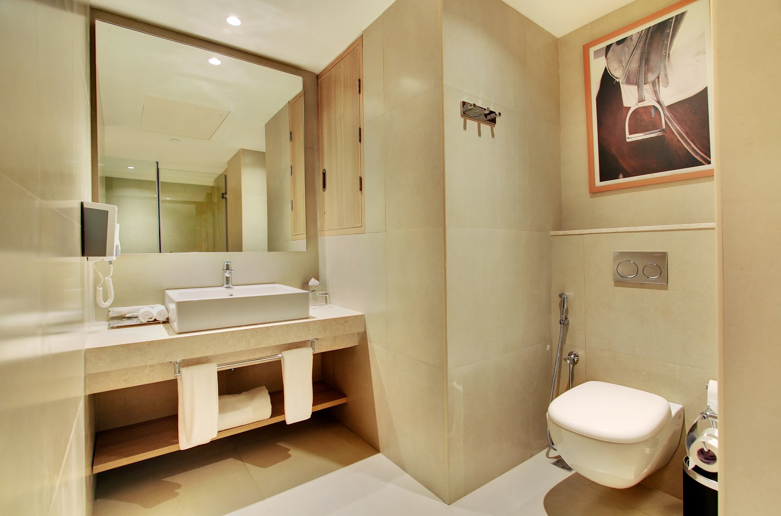 Holiday Inn Express And Suites Race Course Road Bangalore — Banquet Hall in Bangalore (on-site parking, in-house decoration, outside catering allowed, bar service available) — photo 4