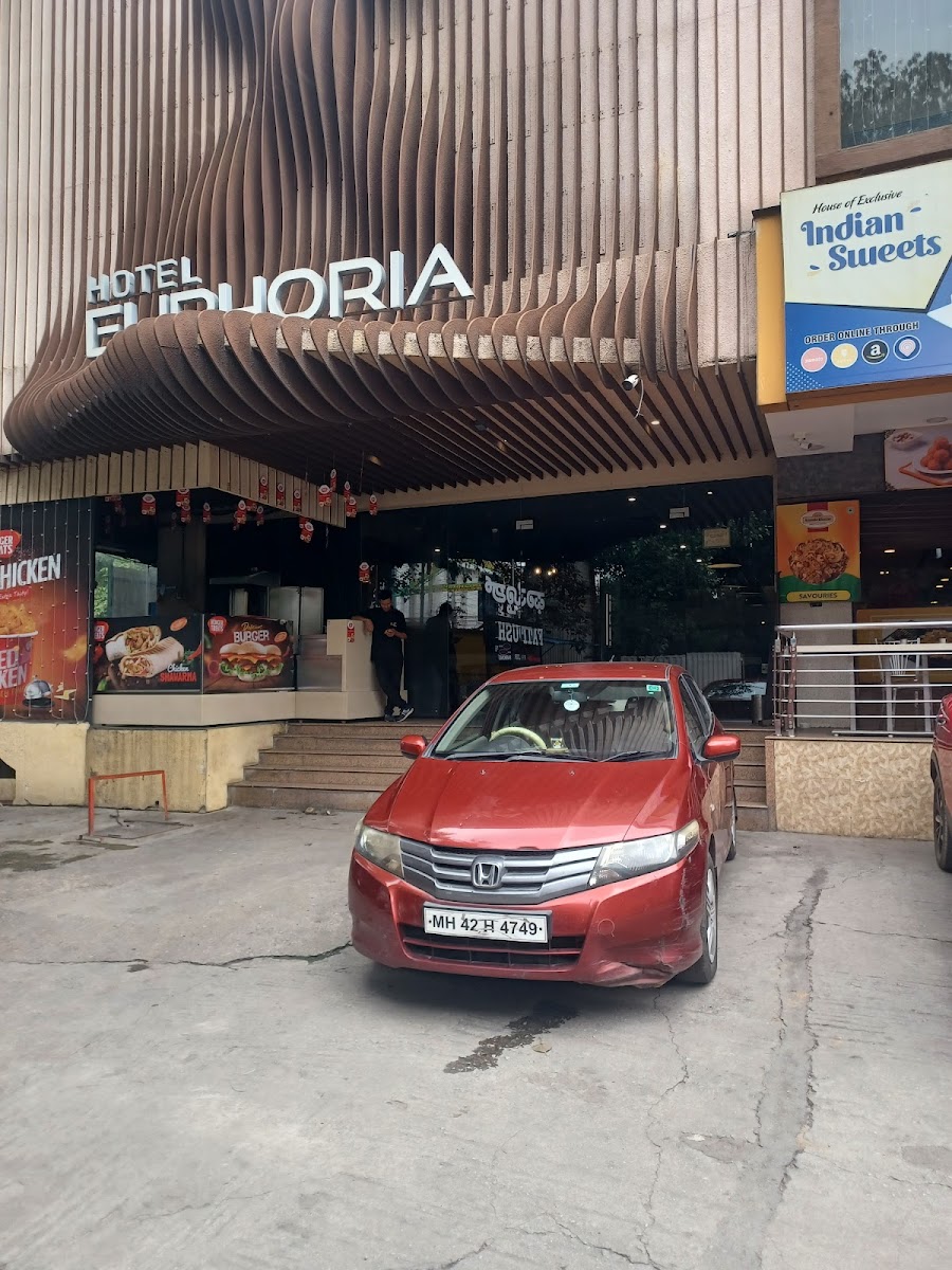 Hotel Euphoria — Banquet Hall in Bannerghatta Road, Bangalore (on-site parking, in-house decoration, outside catering allowed, bar service available) — photo 4