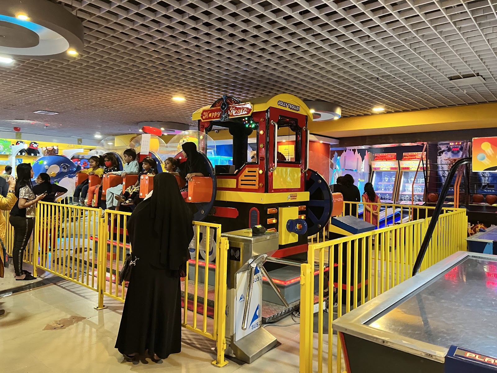 Meenakshi Mahal — Banquet Hall in Bannerghatta Road, Bangalore (on-site parking, in-house decoration, DJ permitted, bar service available) — photo 3